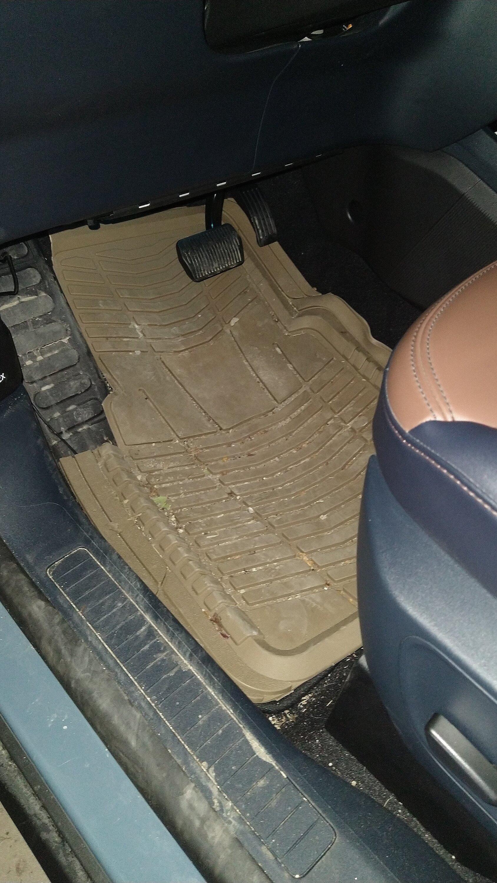 Ford Maverick Does Maverick come with front and back floor mats? drivers side mat