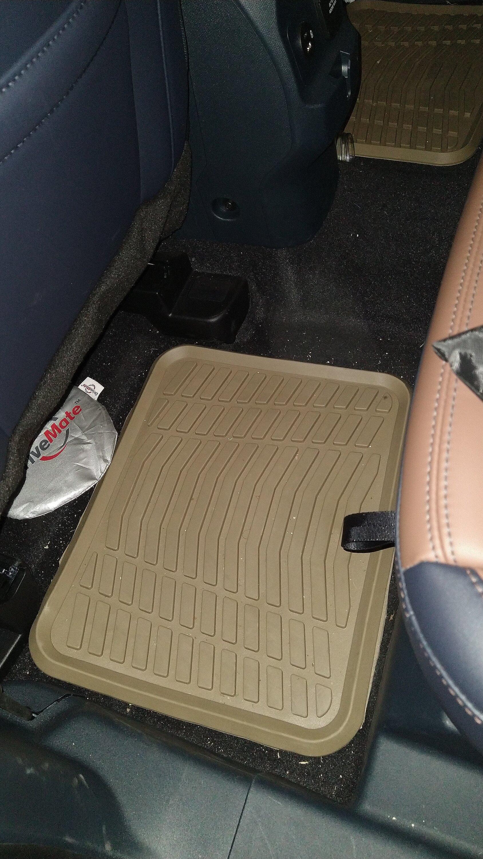 Ford Maverick Does Maverick come with front and back floor mats? back seat mat