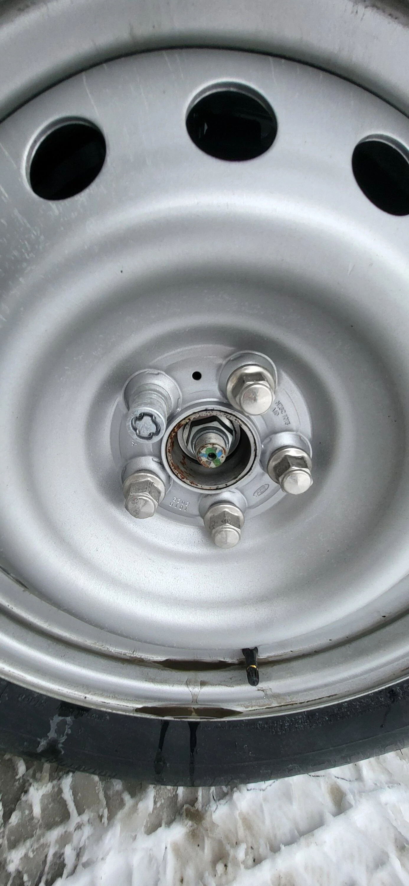 Ford Maverick Wheel bearing rust - day 1 20240216_115722