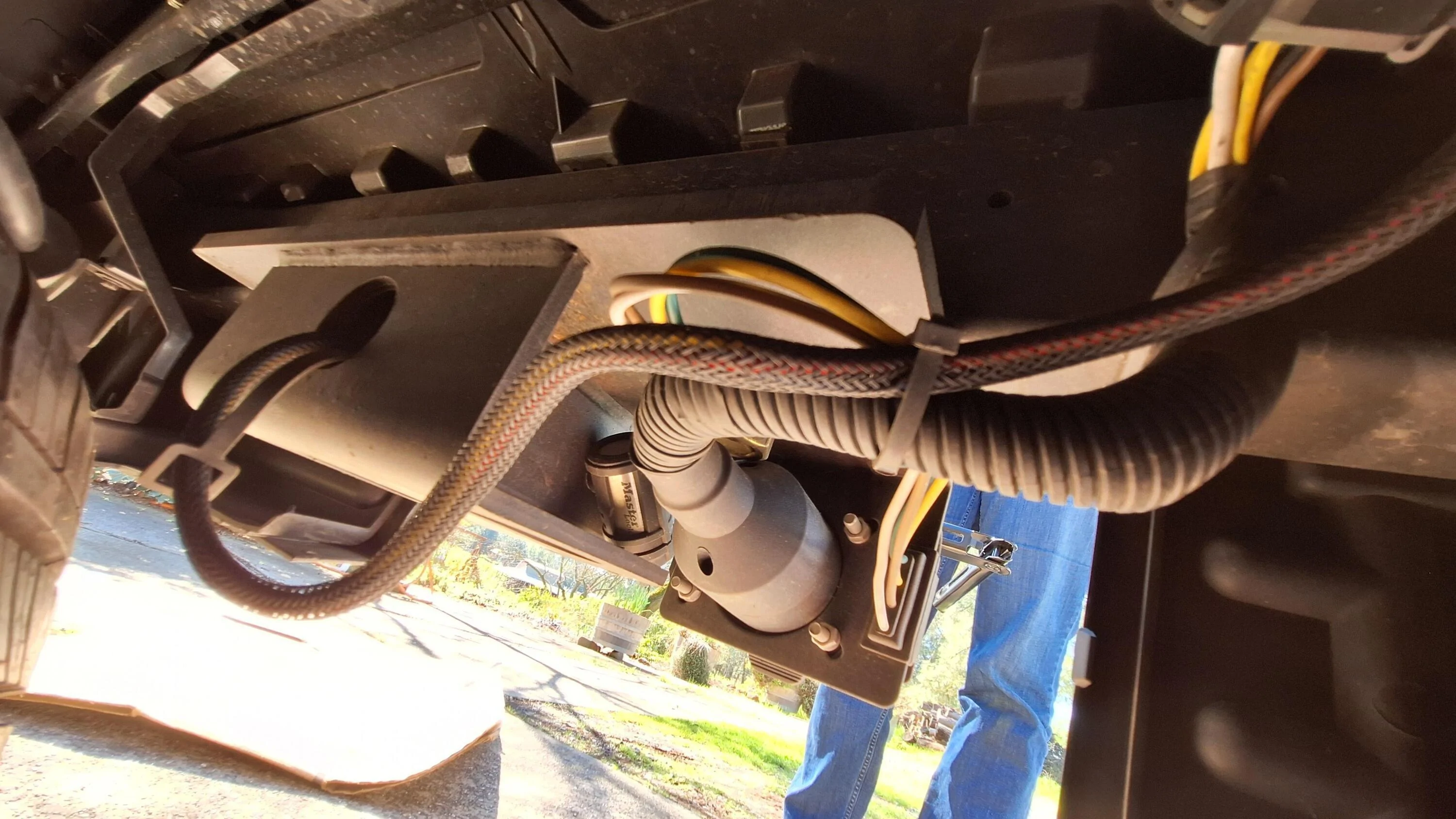 Ford Maverick DIY how-to install hitch, 7 pin trailer connector, Diode Dynamics HitchMount LED Pod EyOjI9s