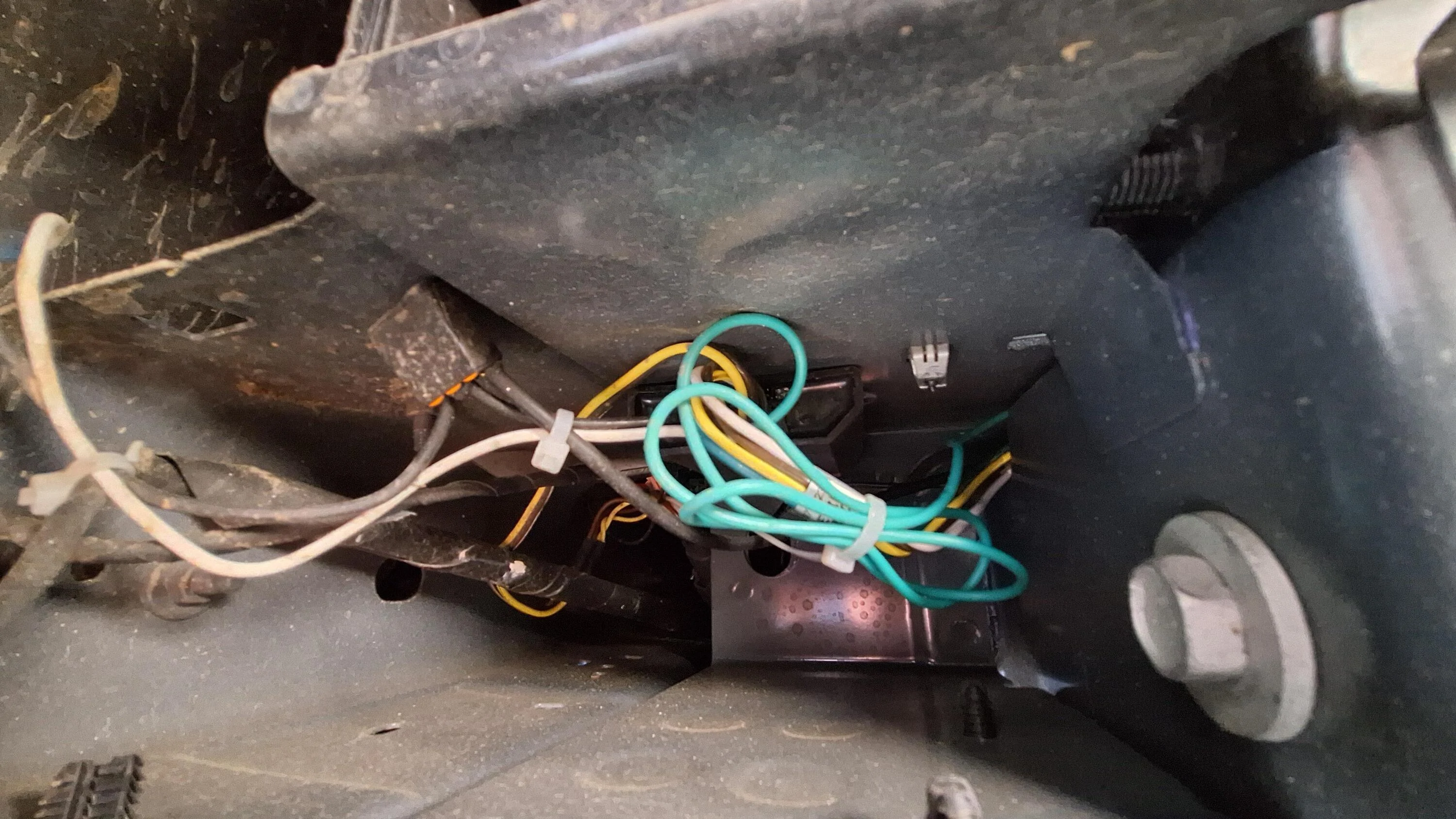Ford Maverick DIY how-to install hitch, 7 pin trailer connector, Diode Dynamics HitchMount LED Pod M2gQZwz