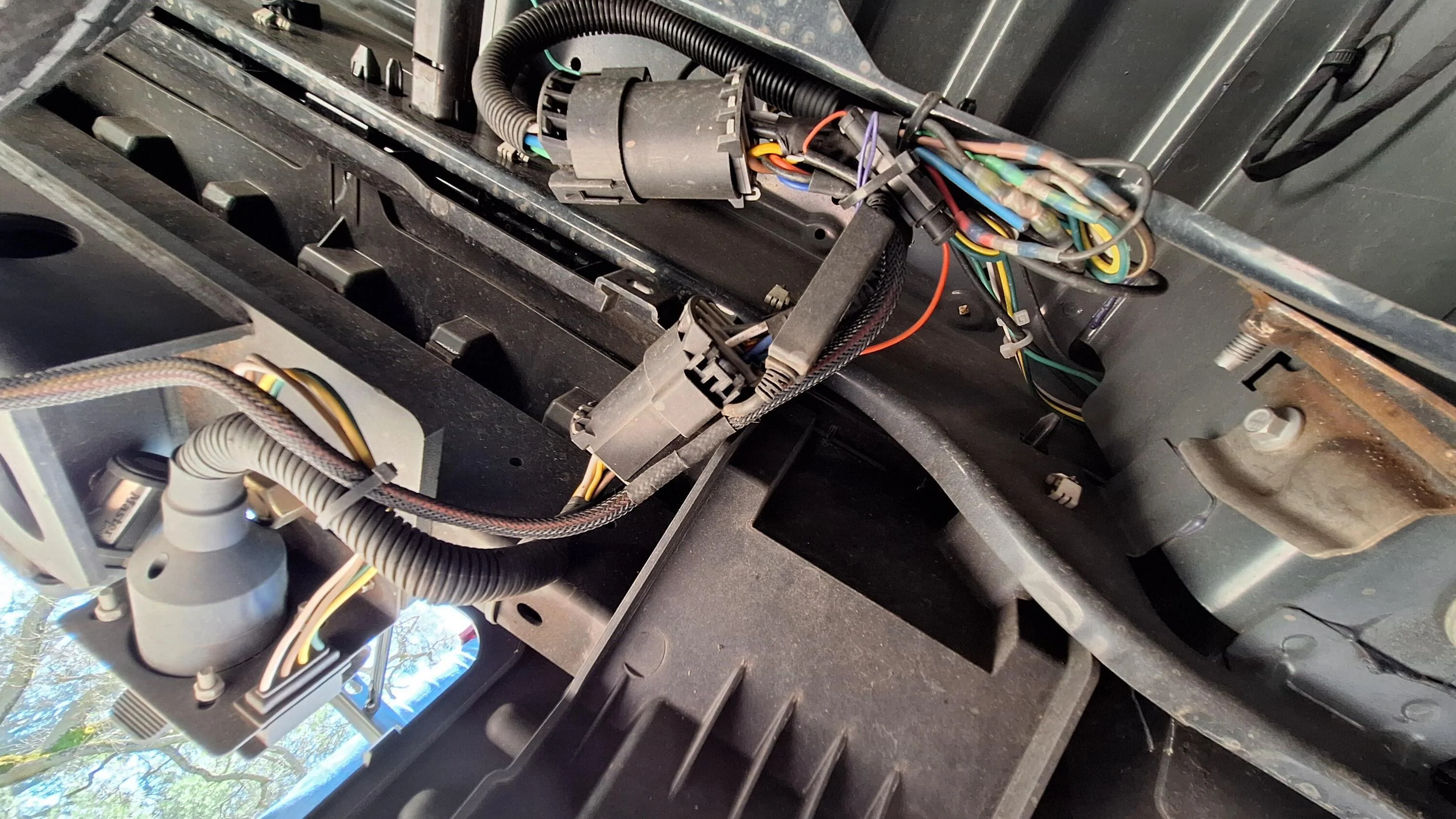 Ford Maverick DIY how-to install hitch, 7 pin trailer connector, Diode Dynamics HitchMount LED Pod g1Bg0br