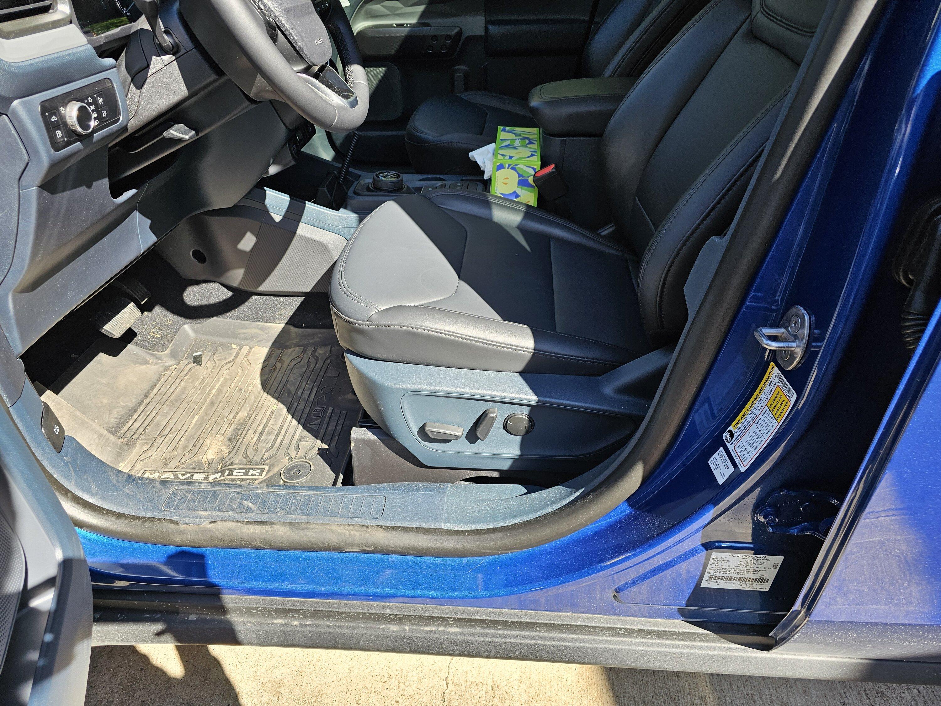Ford Maverick Black Onyx interior has lots of blue??? 20240220_115414