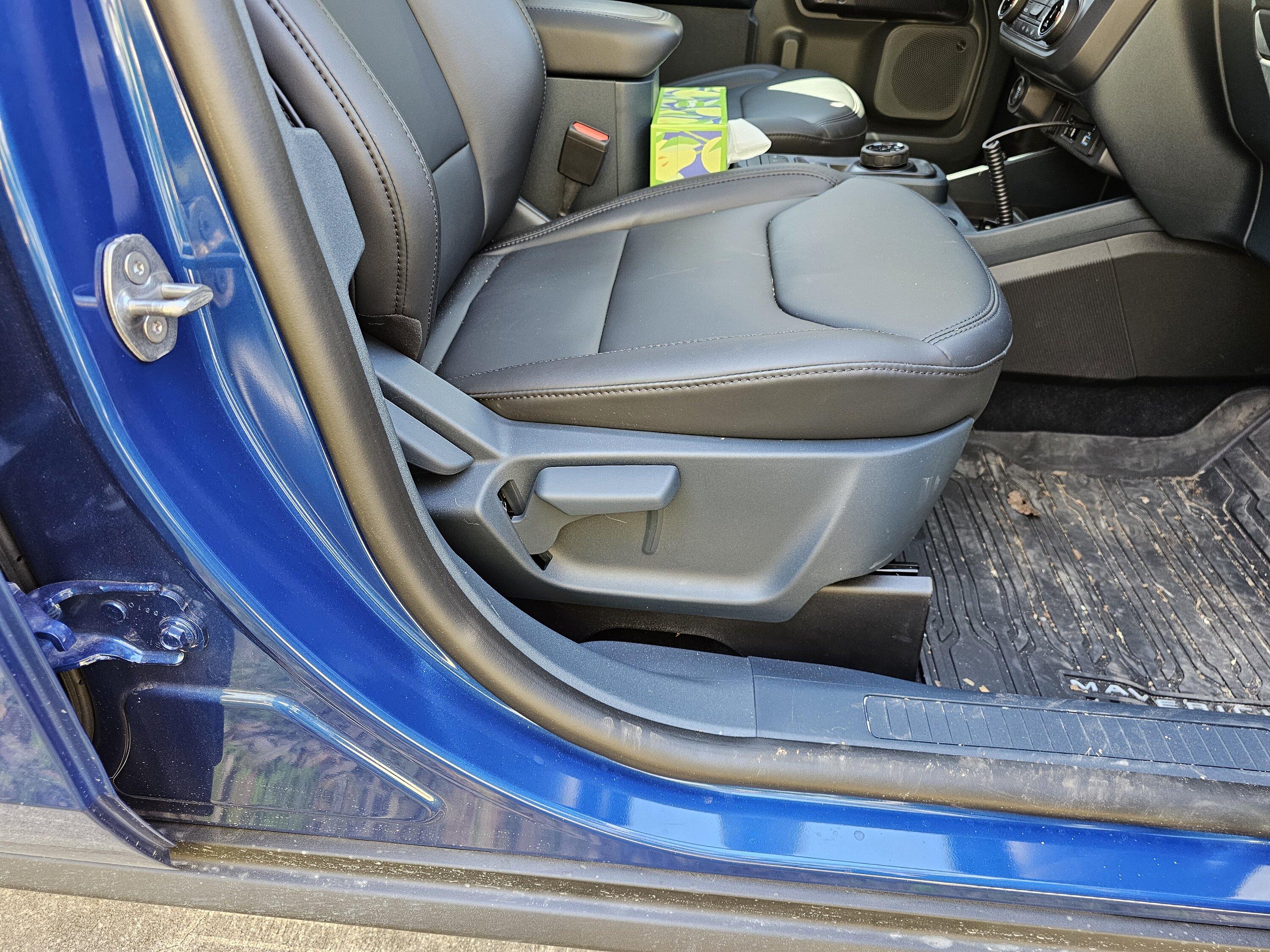 Ford Maverick Black Onyx interior has lots of blue??? 20240220_115517
