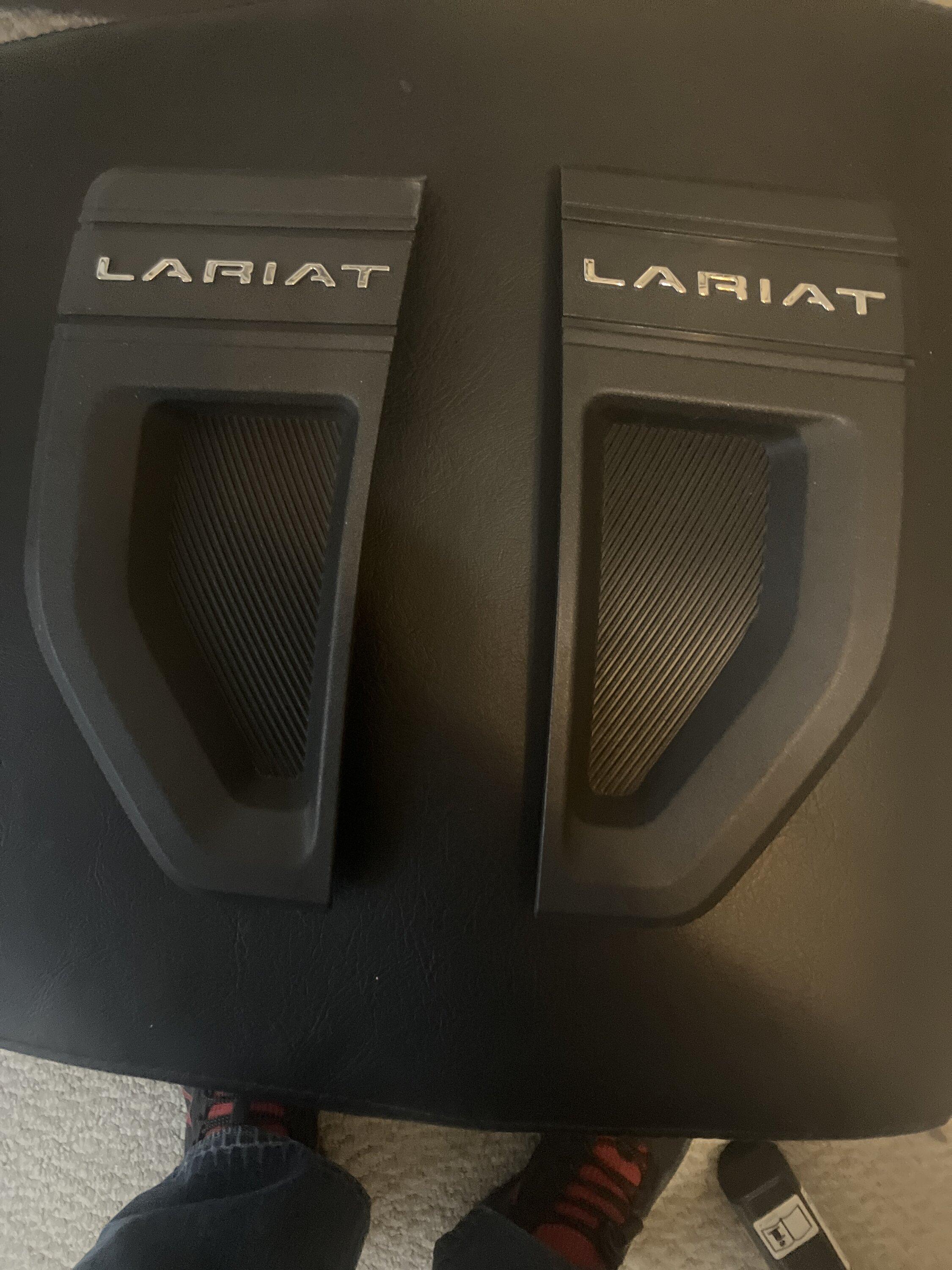 Ford Maverick Left and right side—LARIAT fender nameplates image