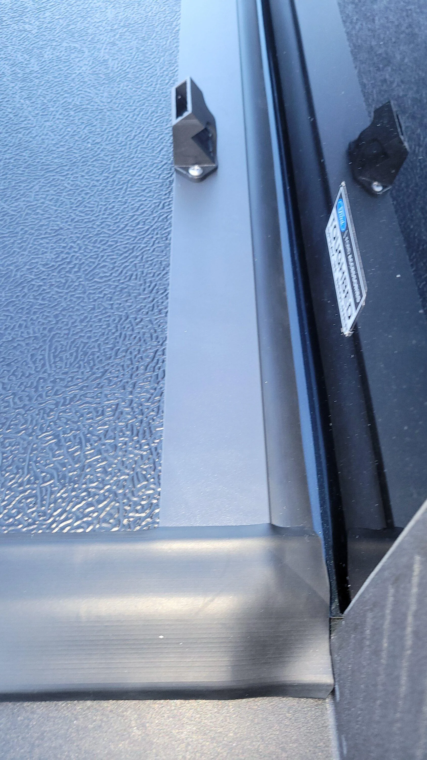 Ford Maverick RC Hard TriFold cover 1000002304