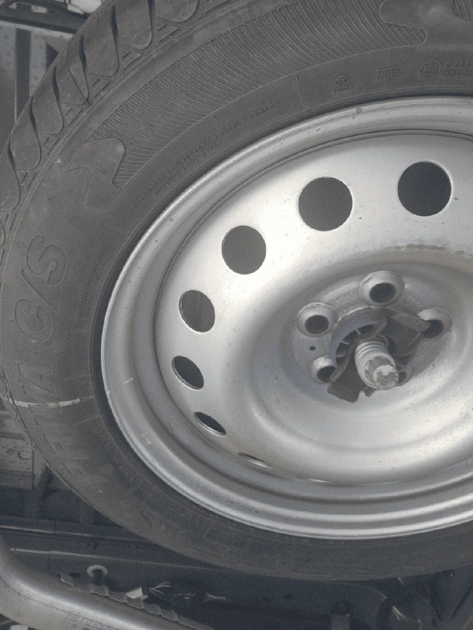 Ford Maverick Full size spare not same tires as ones on vehicle? 20240227_093329