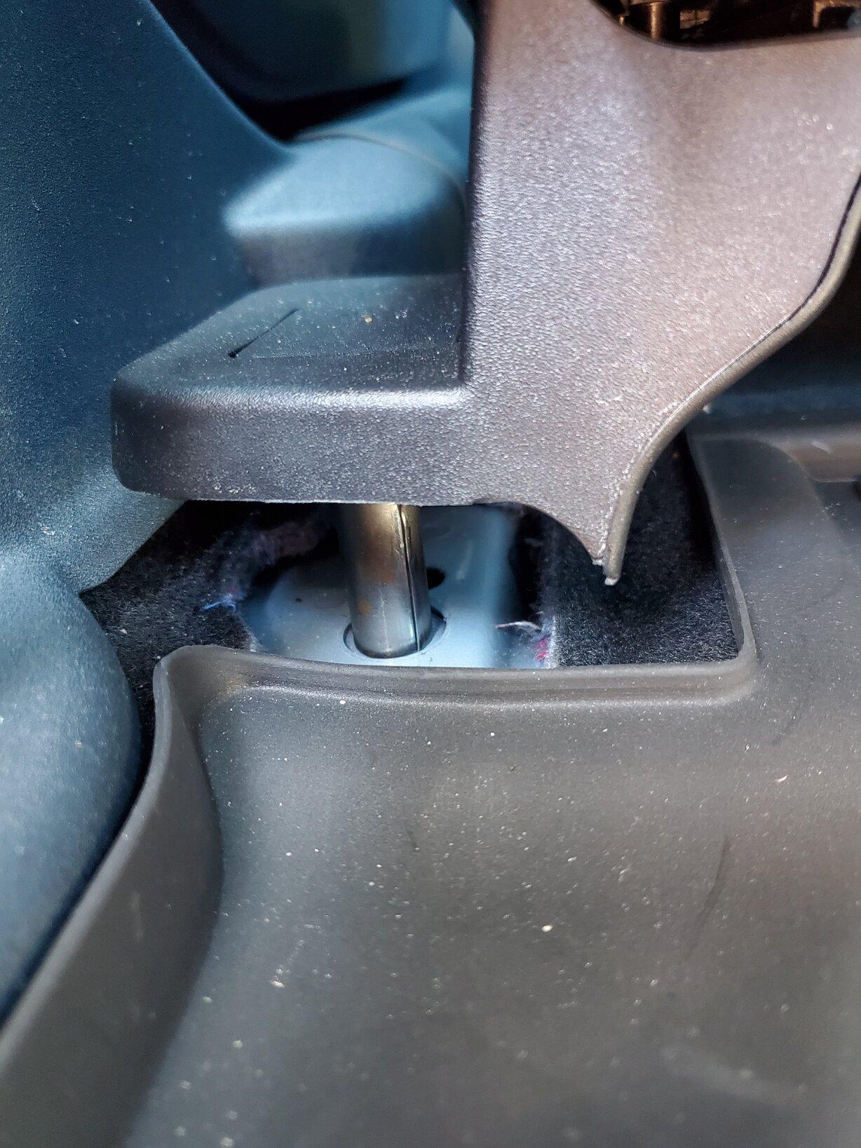 Ford Maverick Front of seat too high? Spacer 01