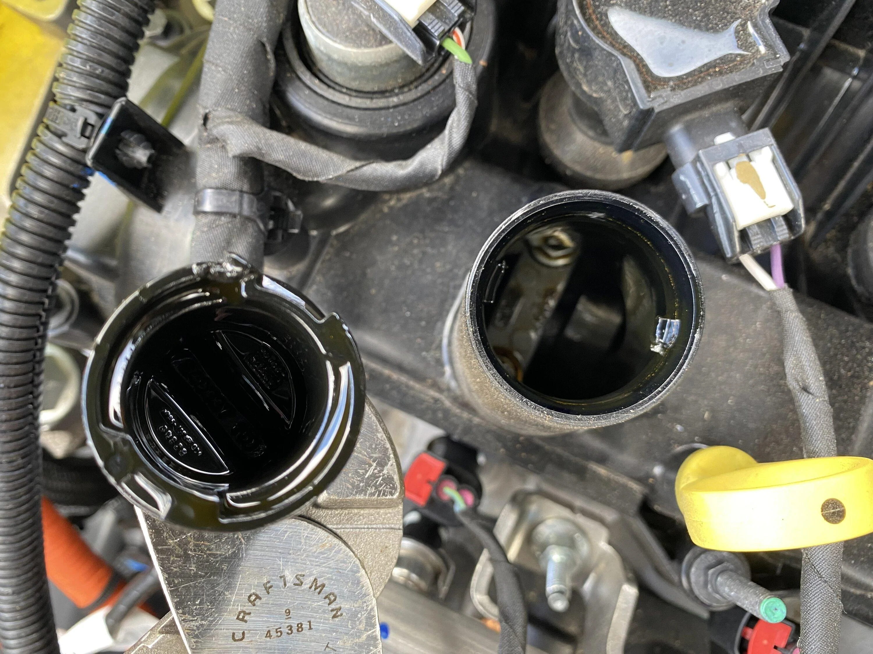 Ford Maverick Oil Fill Cap: No Sludge IMG_0660