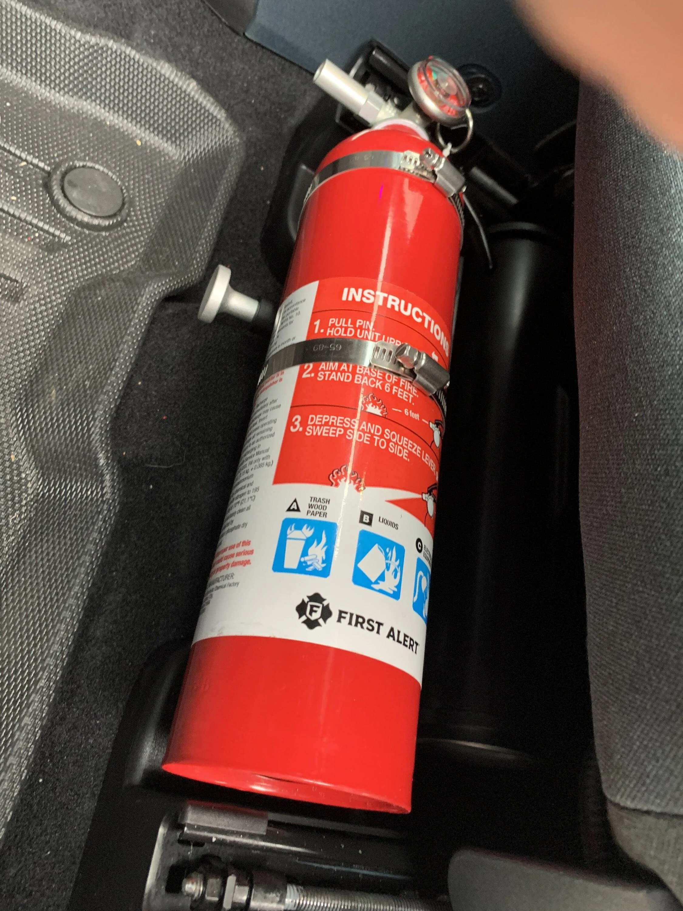 Ford Maverick Hiding the fire extinguisher in plain sight IMG_1548