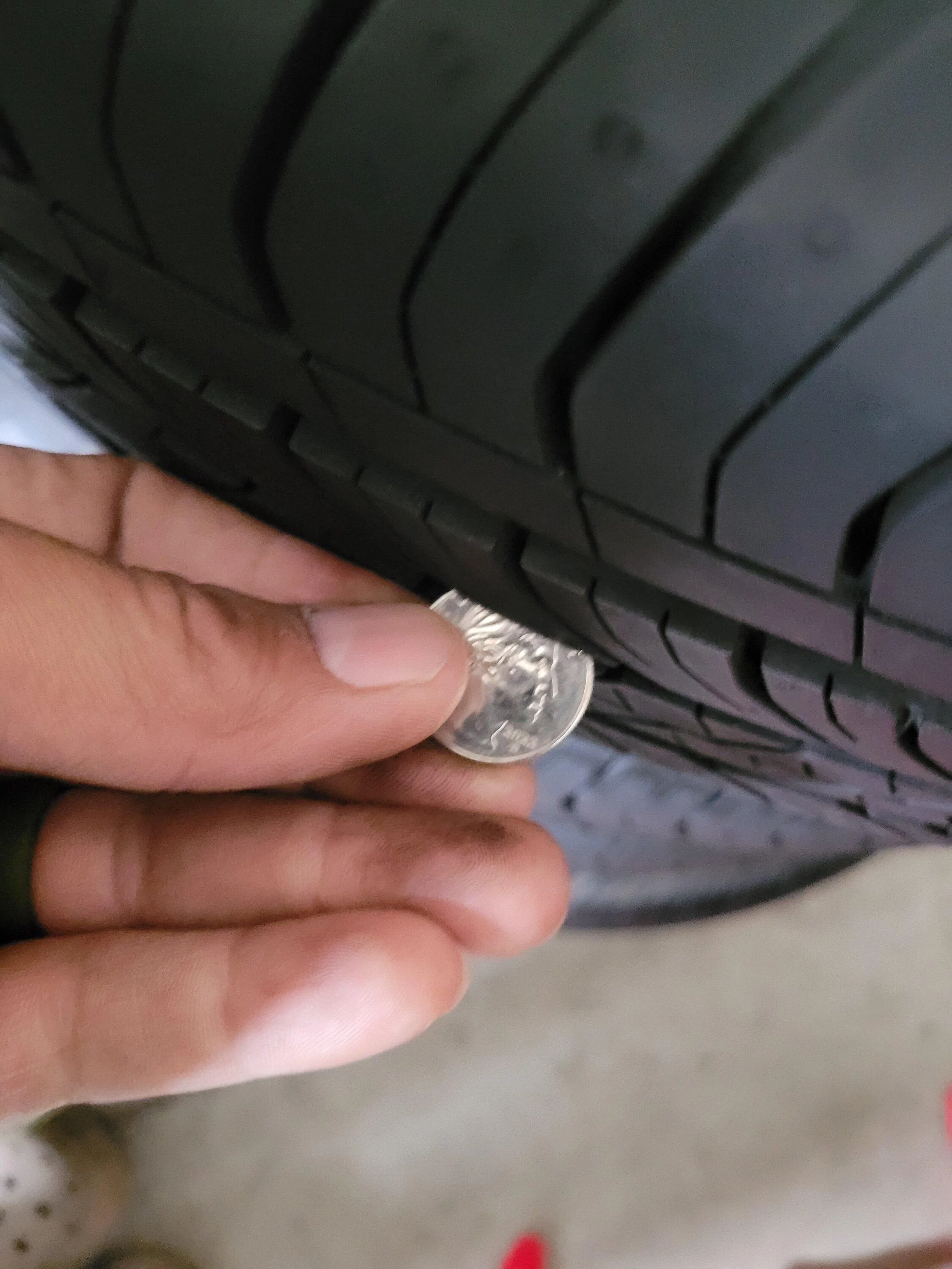 Ford Maverick Continental stock tires [4] 20240223_124517