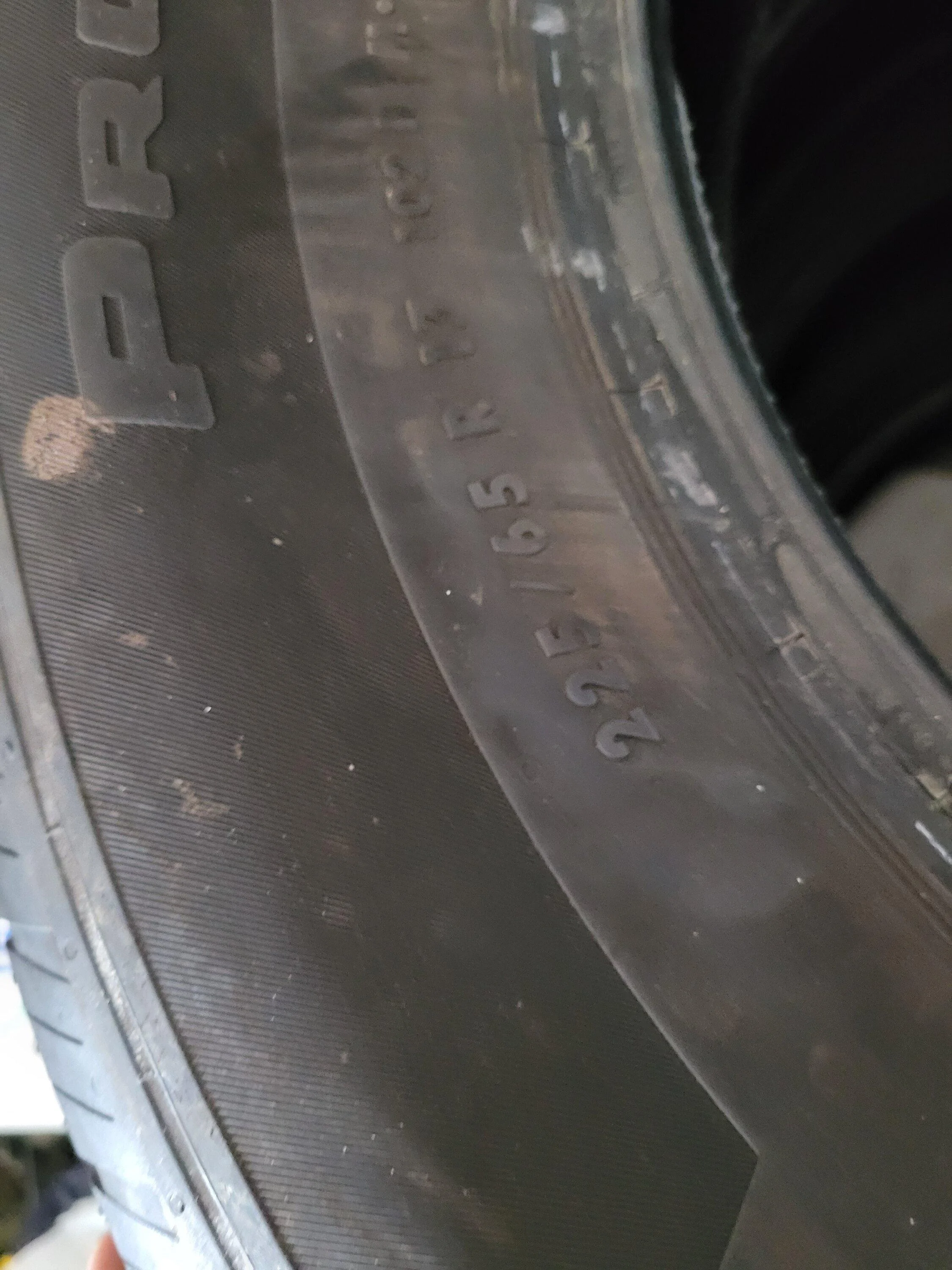 Ford Maverick Continental stock tires [4] 20240223_124542