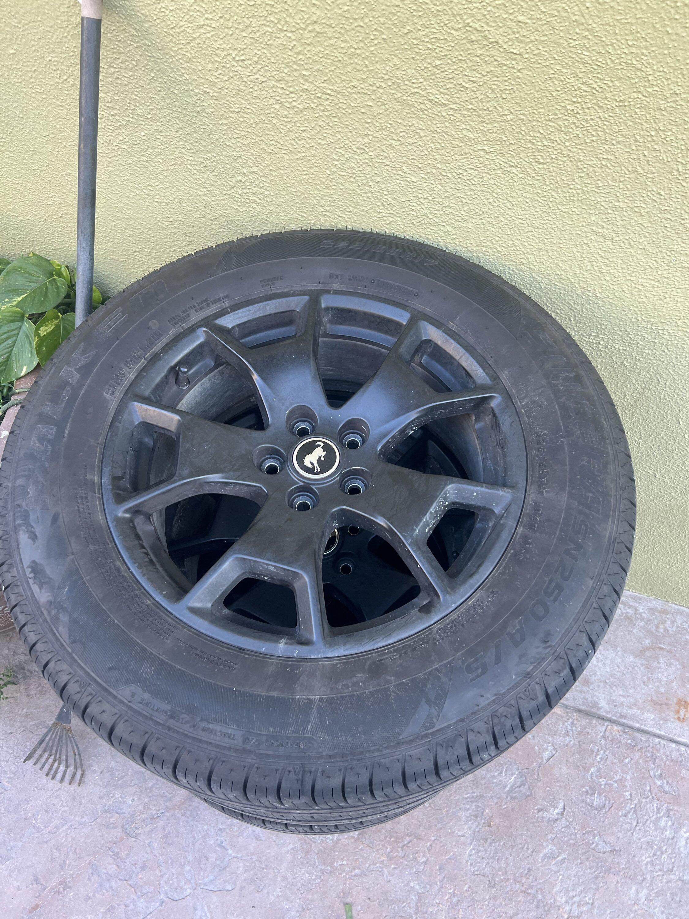 Ford Maverick Maverick XL hybrid on KMC wheels and 245/70r17 tires IMG_9688