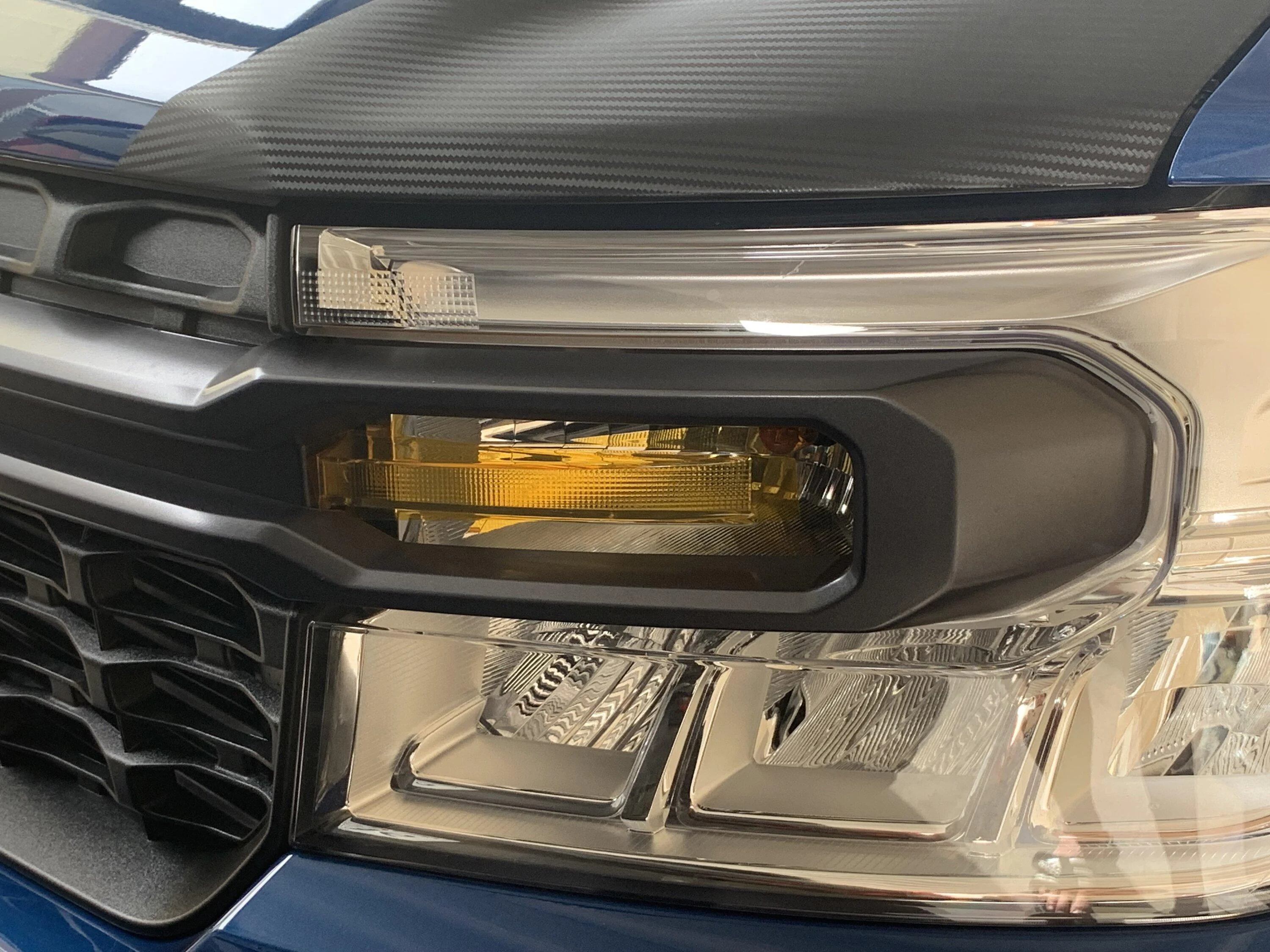 Ford Maverick Simple yellow tint for front turn signal light IMG_0238