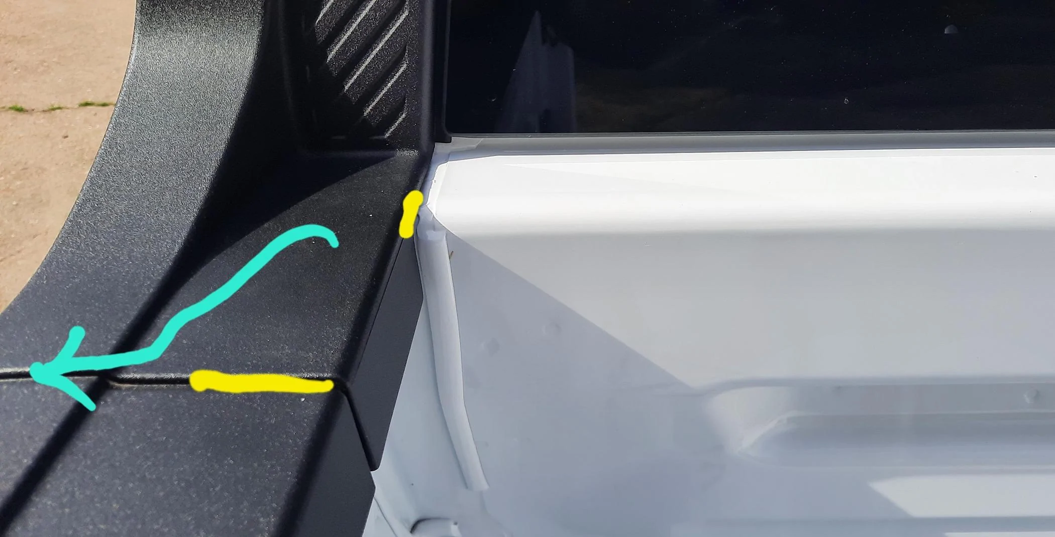 Ford Maverick Tonneau cover gap / water leakage due to Maverick design 20240315_184607