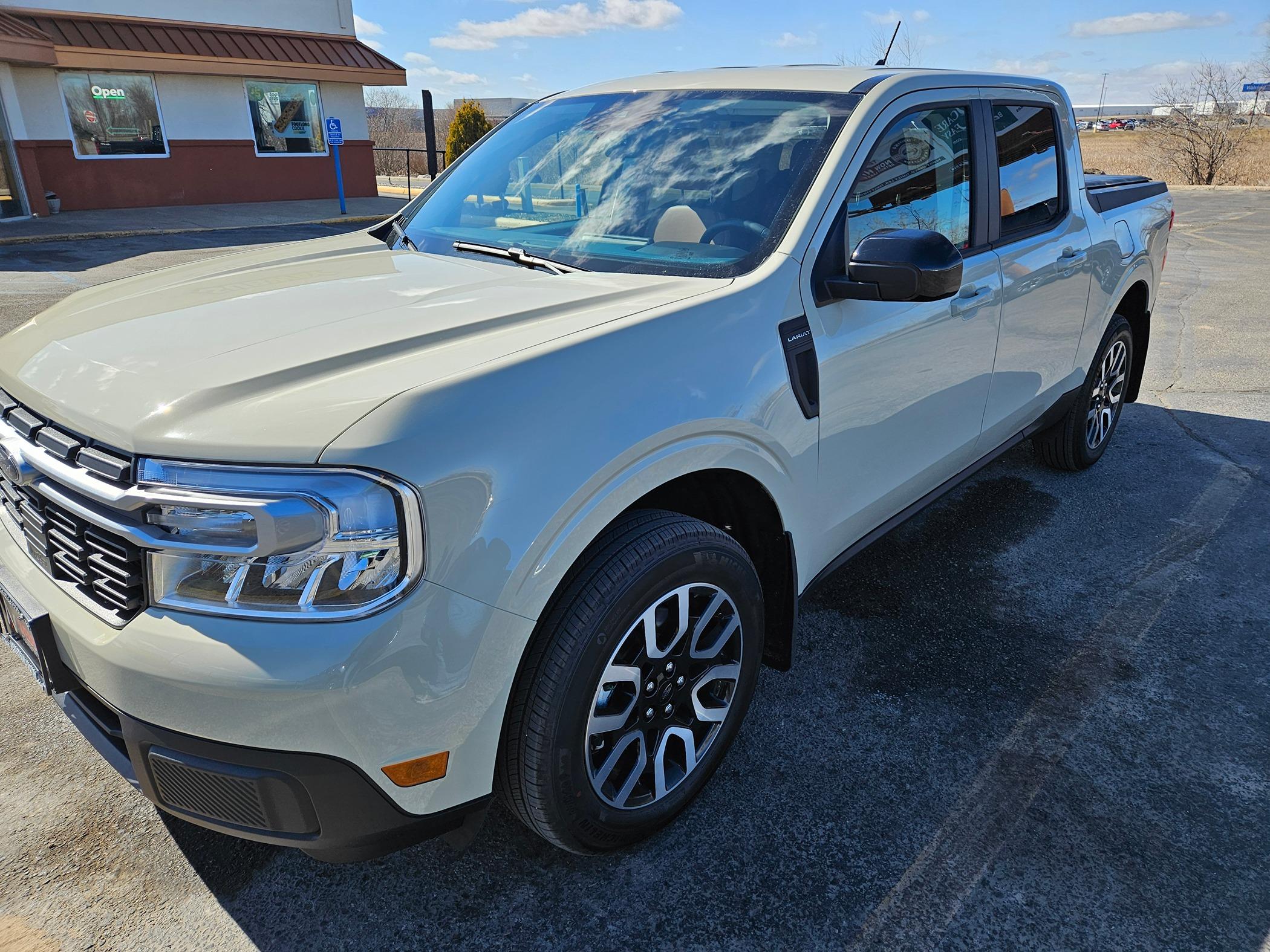 Ford Maverick 2024 Maverick Lariat in Terrain color 20240319_132506