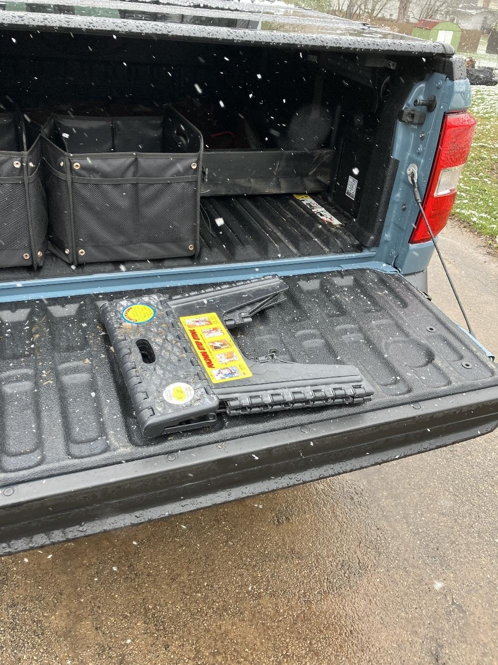 Ford Maverick Harbor freight tailgate step ladder... stool2.JPG