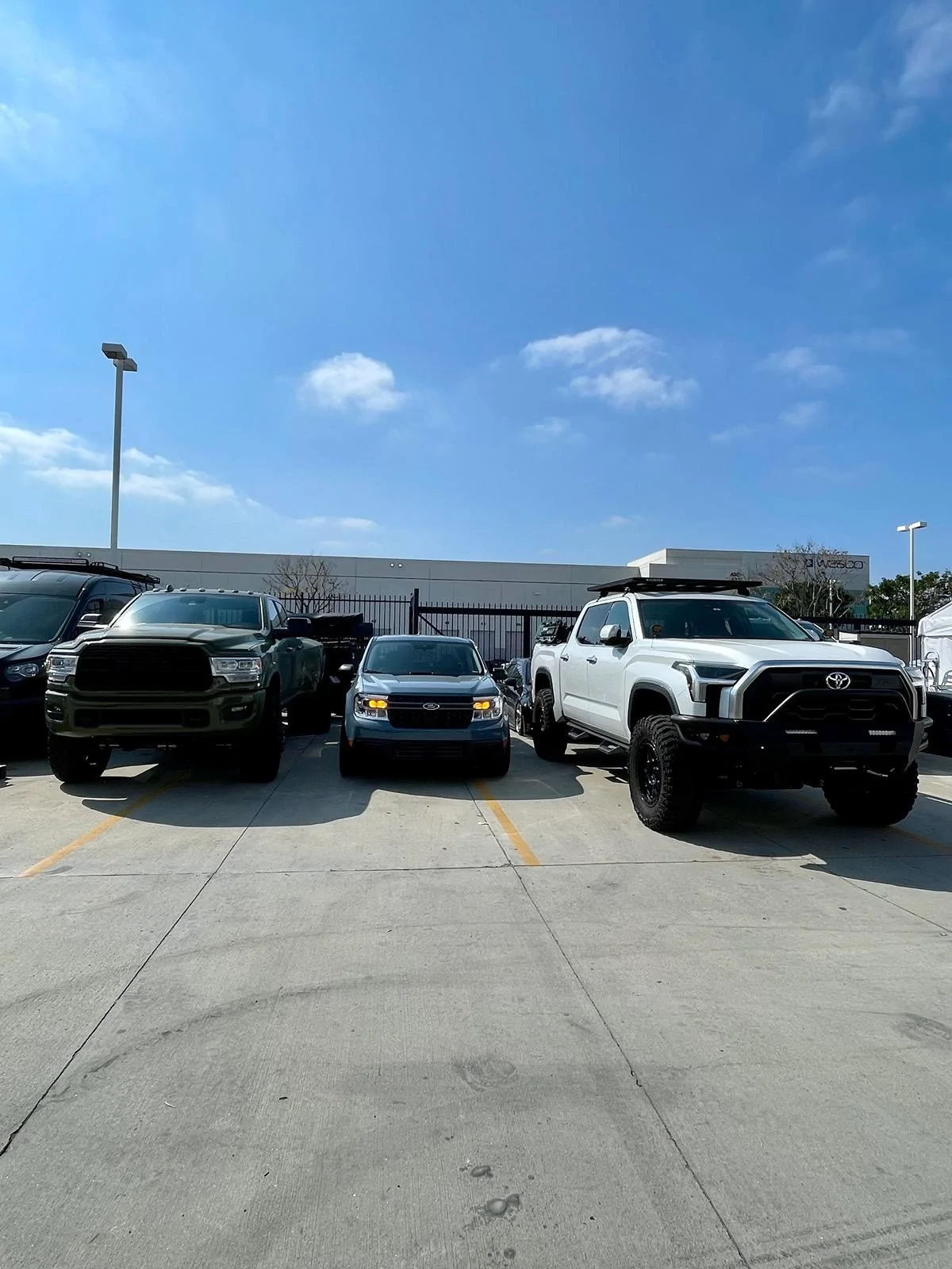 Ford Maverick Post your Maverick next to ridiculously large trucks - photos thread IMG_8262