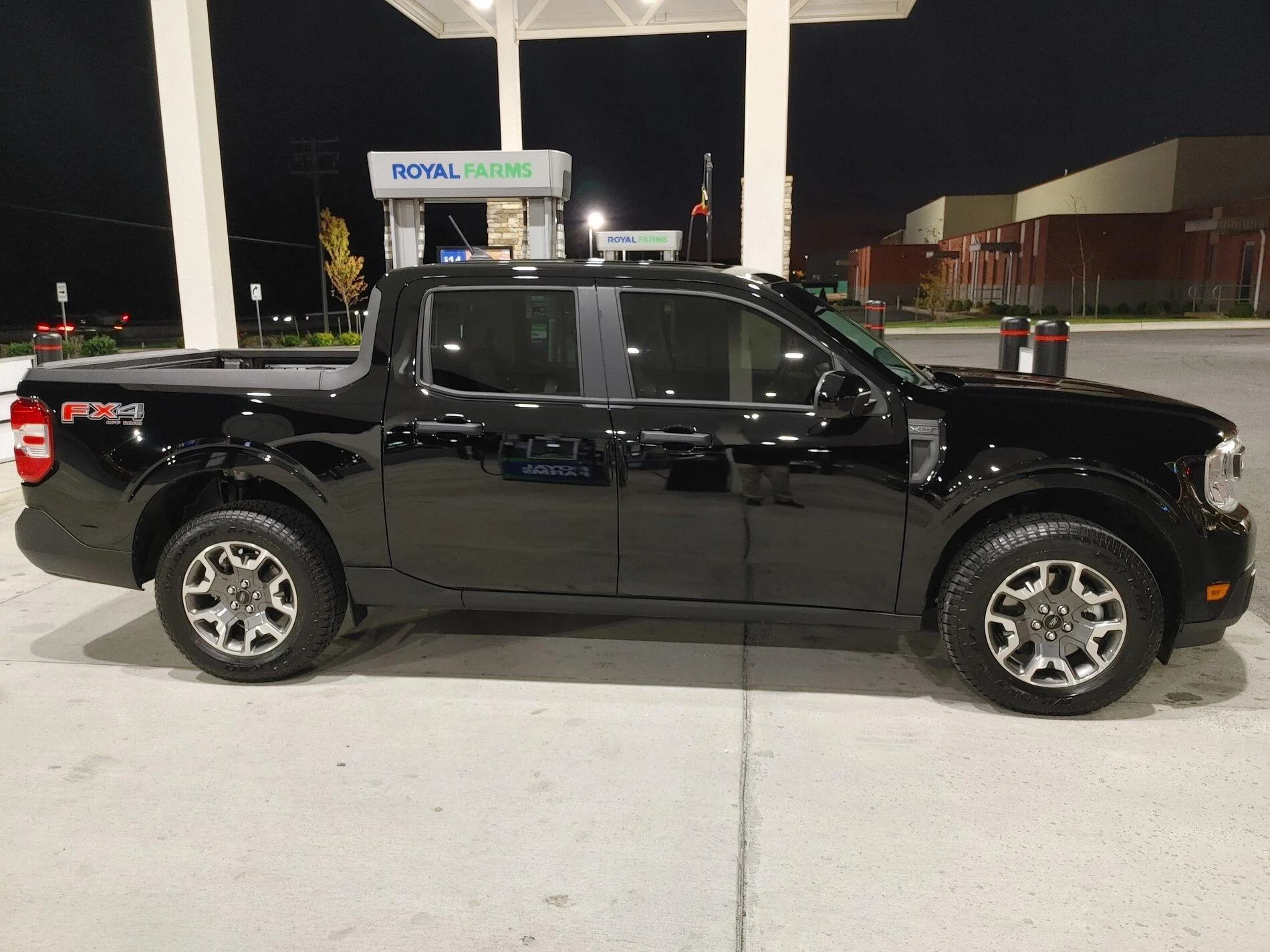 Ford Maverick SHADOW BLACK Maverick Photos Thread 1101211853_HDR
