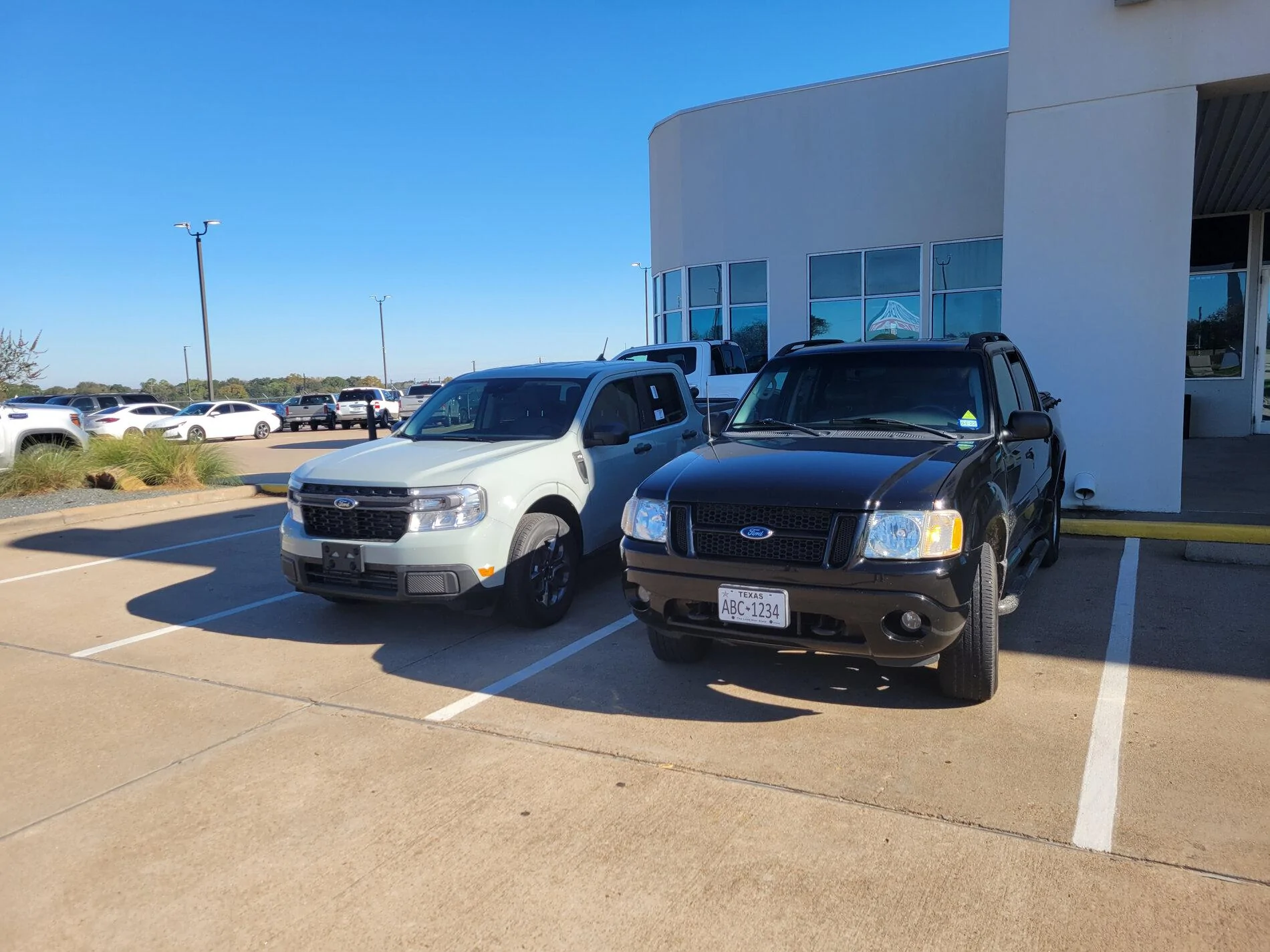Ford Maverick Side by Side Size Comparison with Ford Explorer Sport Trac 20211105_103525