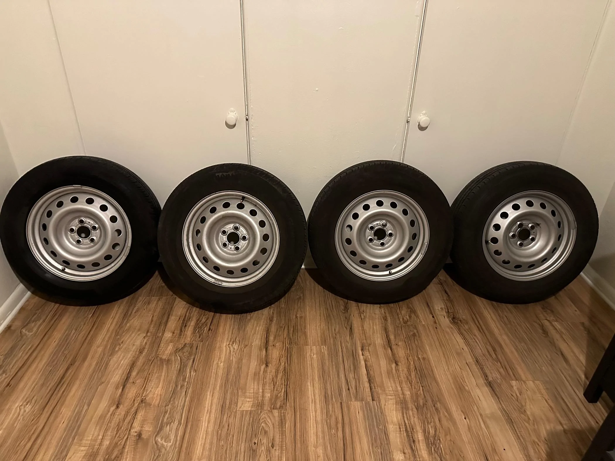 Ford Maverick SOLD Steel wheels/tires IMG_9628