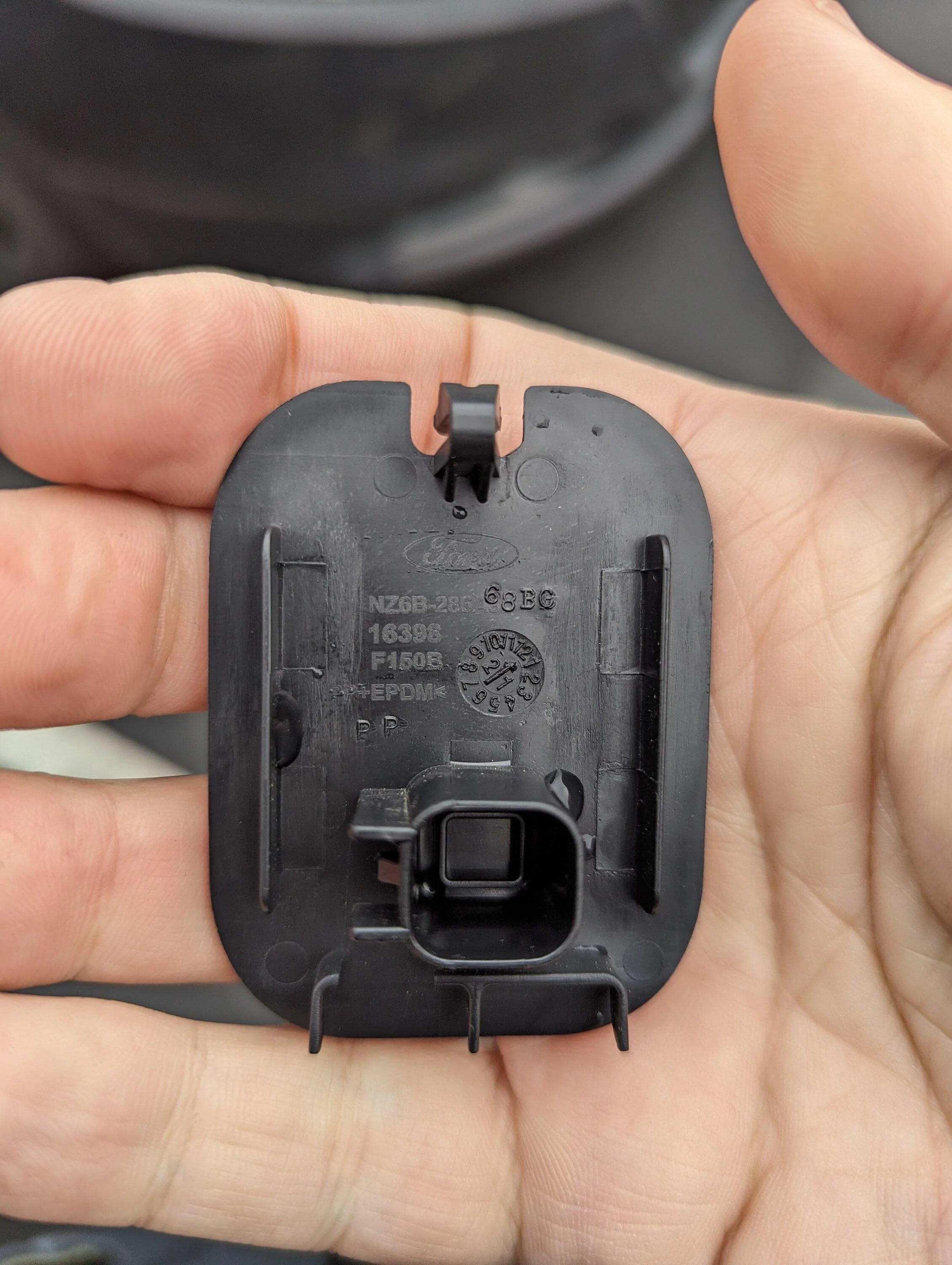Ford Maverick Looking for part number for bed 12v connector cover thing PXL_20240328_010603433