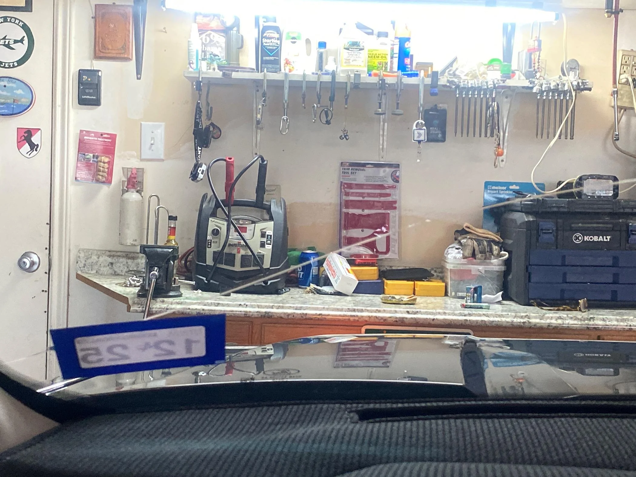 Ford Maverick Cracked windshield problem imag