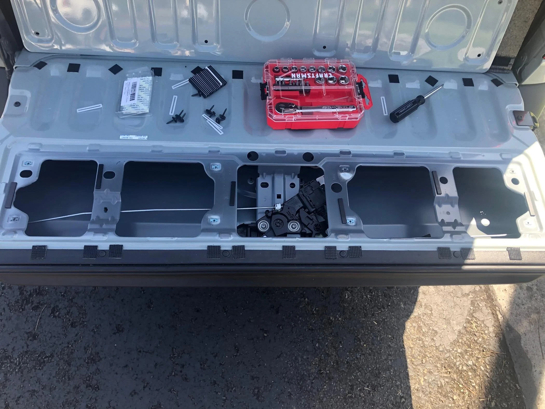 Ford Maverick Mod to Unlatch Tailgate From Inside? IMG_6036