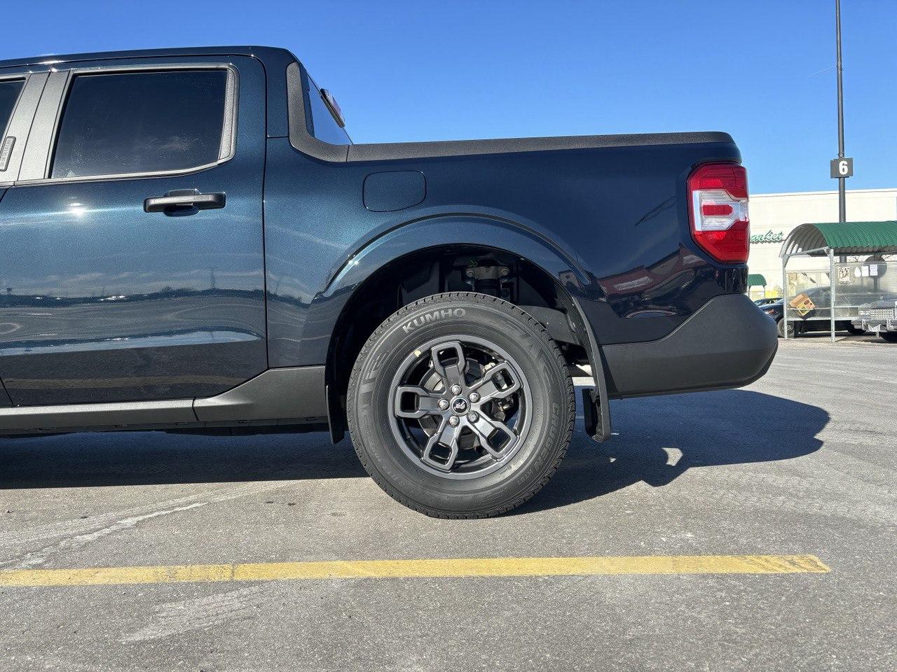 Ford Maverick Kumho Crugen HT51 (235/70/17) back wheel