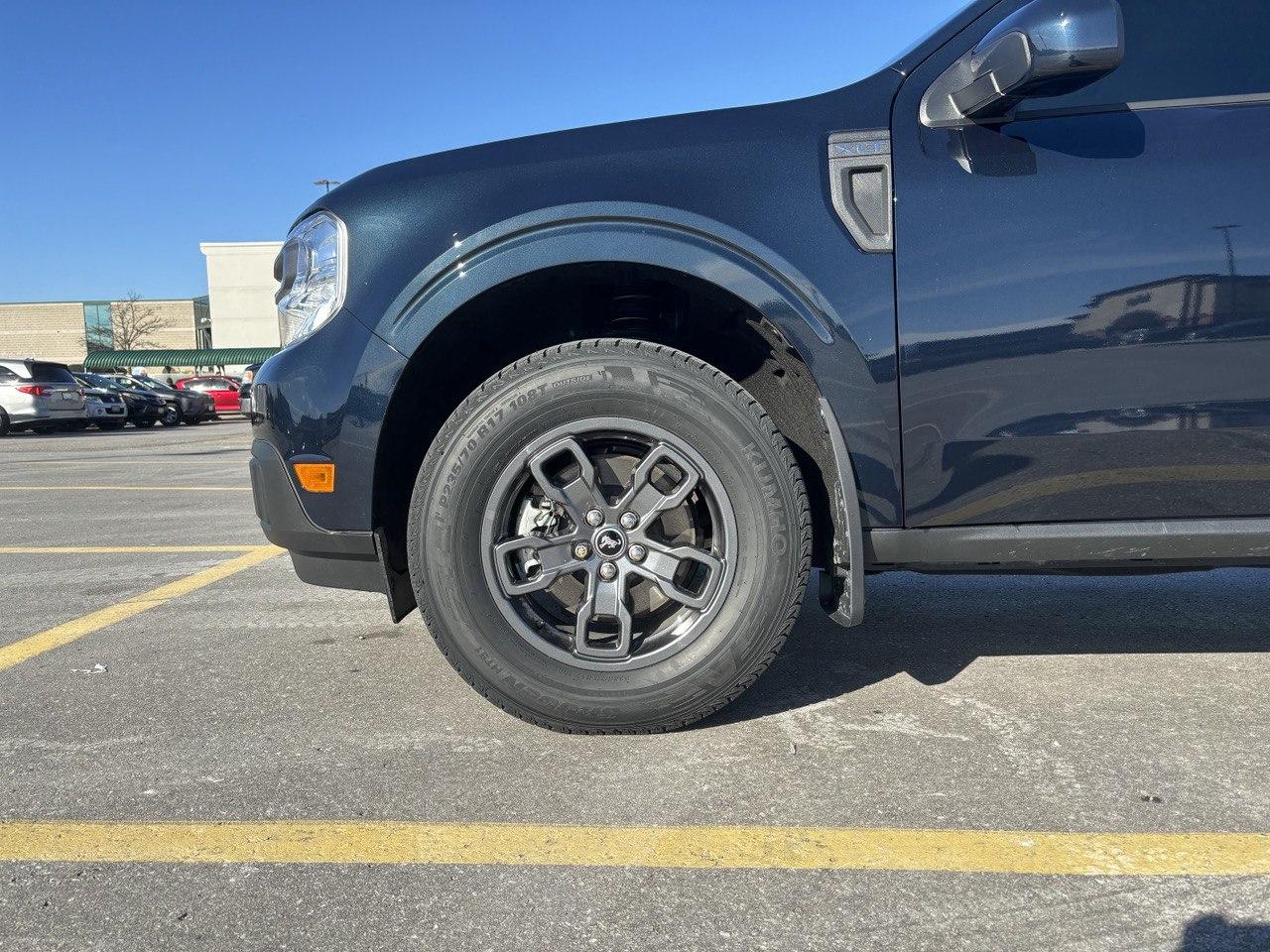 Ford Maverick Kumho Crugen HT51 (235/70/17) front wheel