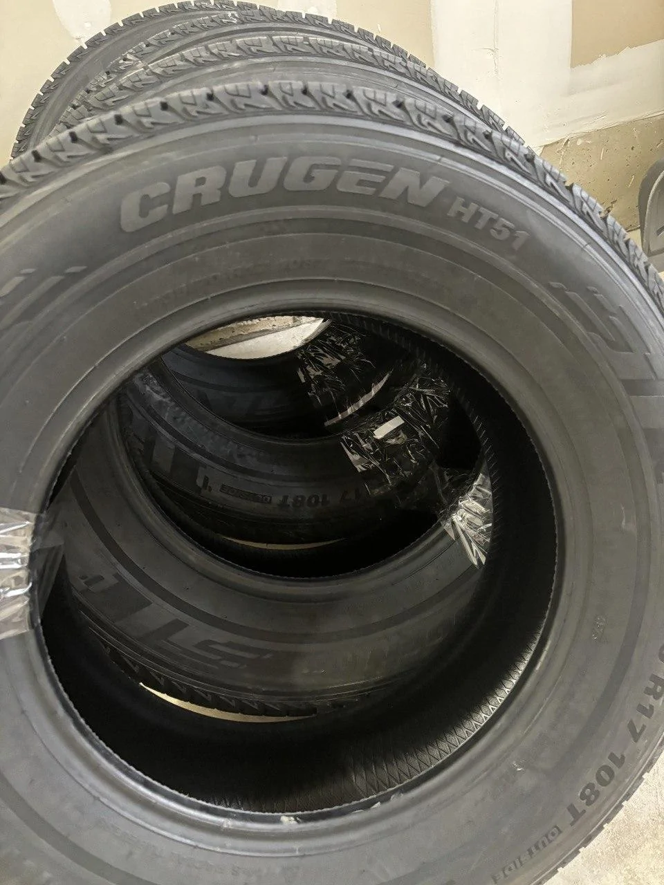 Ford Maverick Kumho Crugen HT51 (235/70/17) tire 2