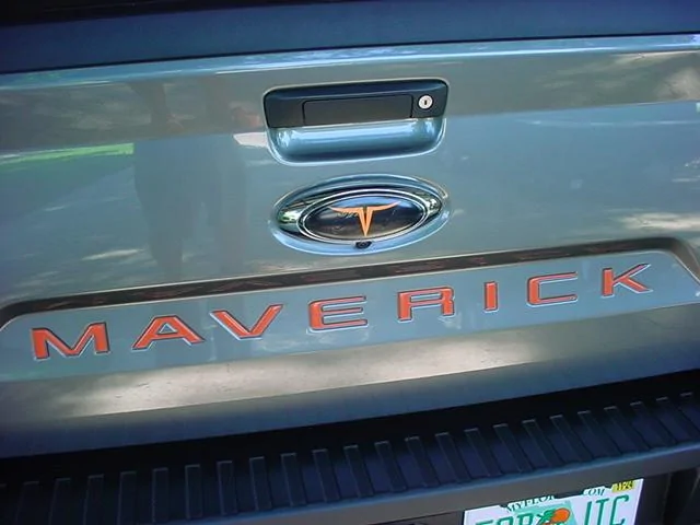 Ford Maverick Help me black out my ford badges. DSC05639