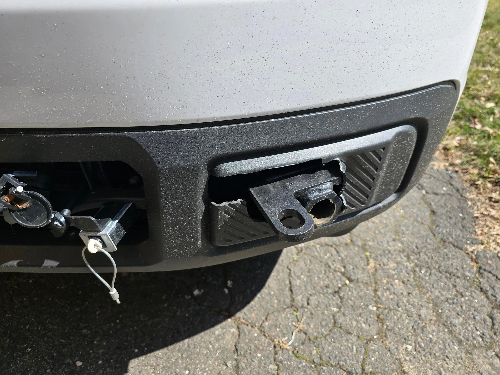 Ford Maverick Blue Ox Base Plate Failure! Public Service Announcement 20240329_133117