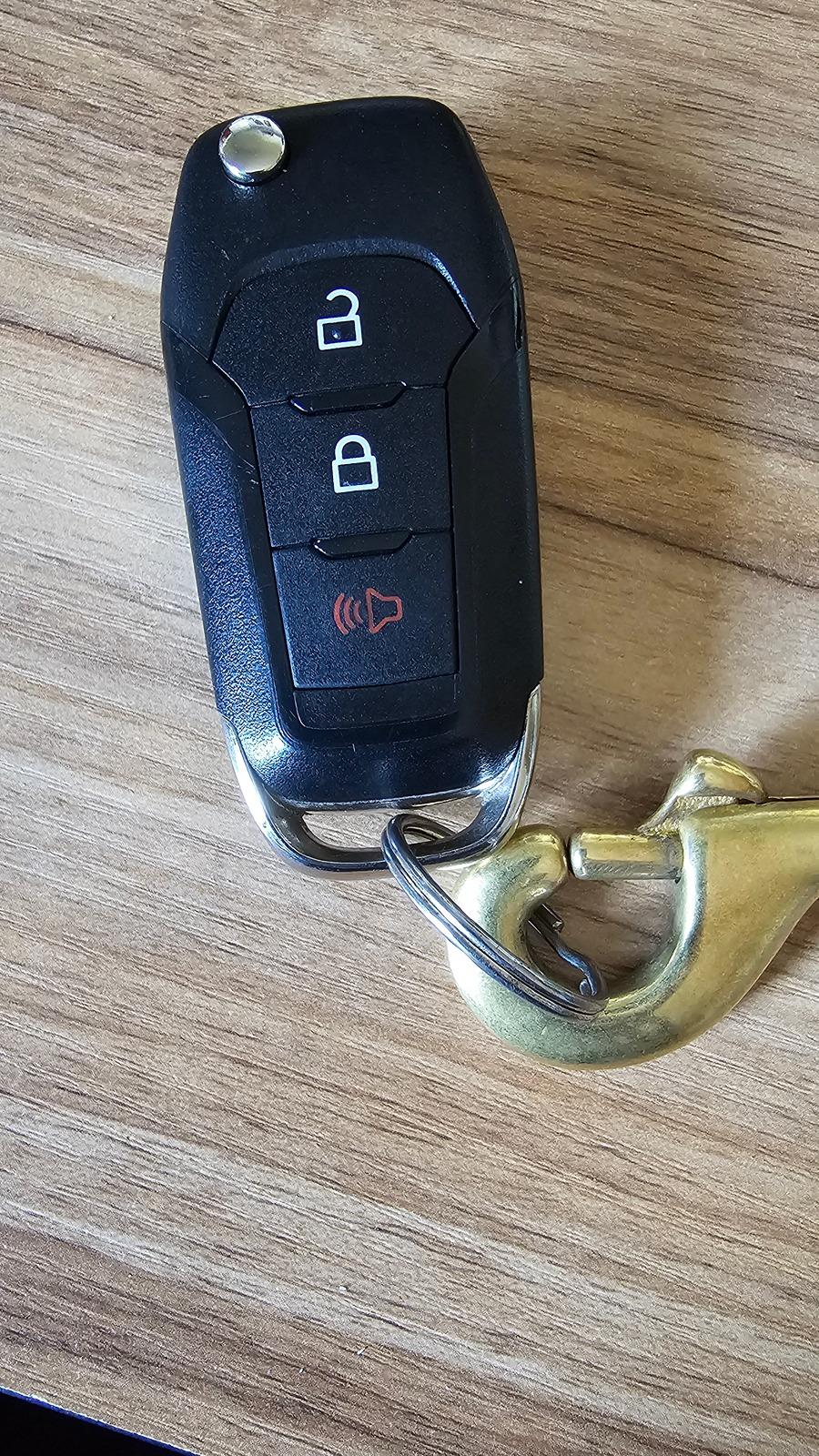 Ford Maverick New third Key Buttons not working! 20240419_170320