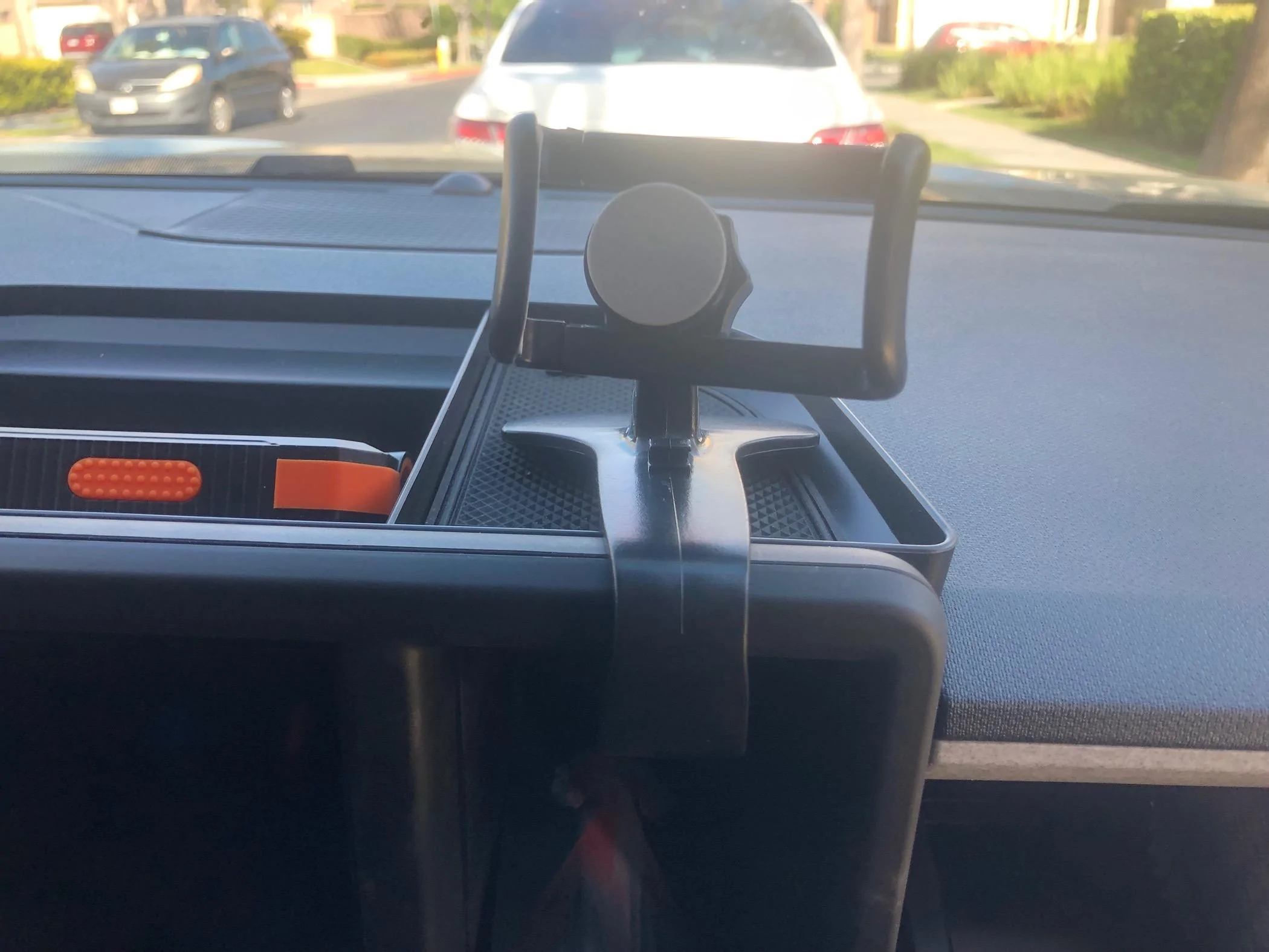 Ford Maverick Cheap Cubby/Dash Phone Holder IMG_6113