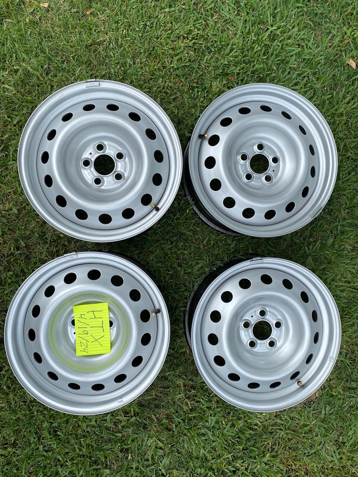 Ford Maverick Steelies, lugs, caps -$150 B37F64C3-9399-4B4C-97E2-D671F0CB6EDB