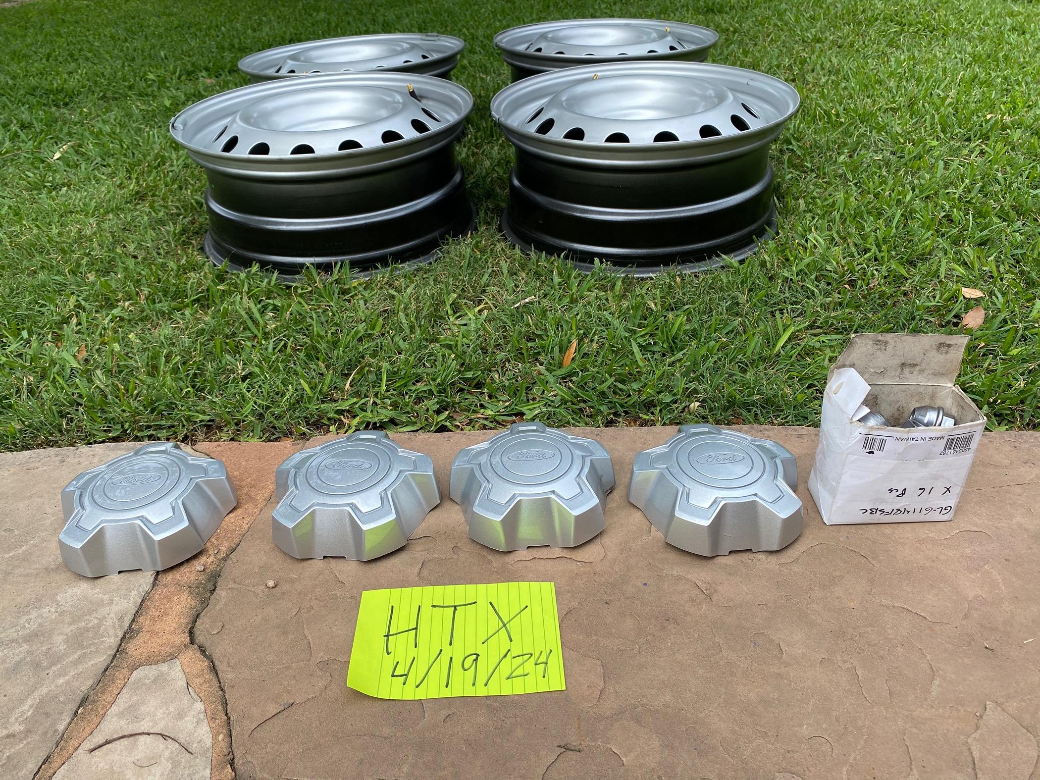 Ford Maverick Steelies, lugs, caps -$150 EF2FCC48-A7CC-4F09-B840-1148DAEBA867
