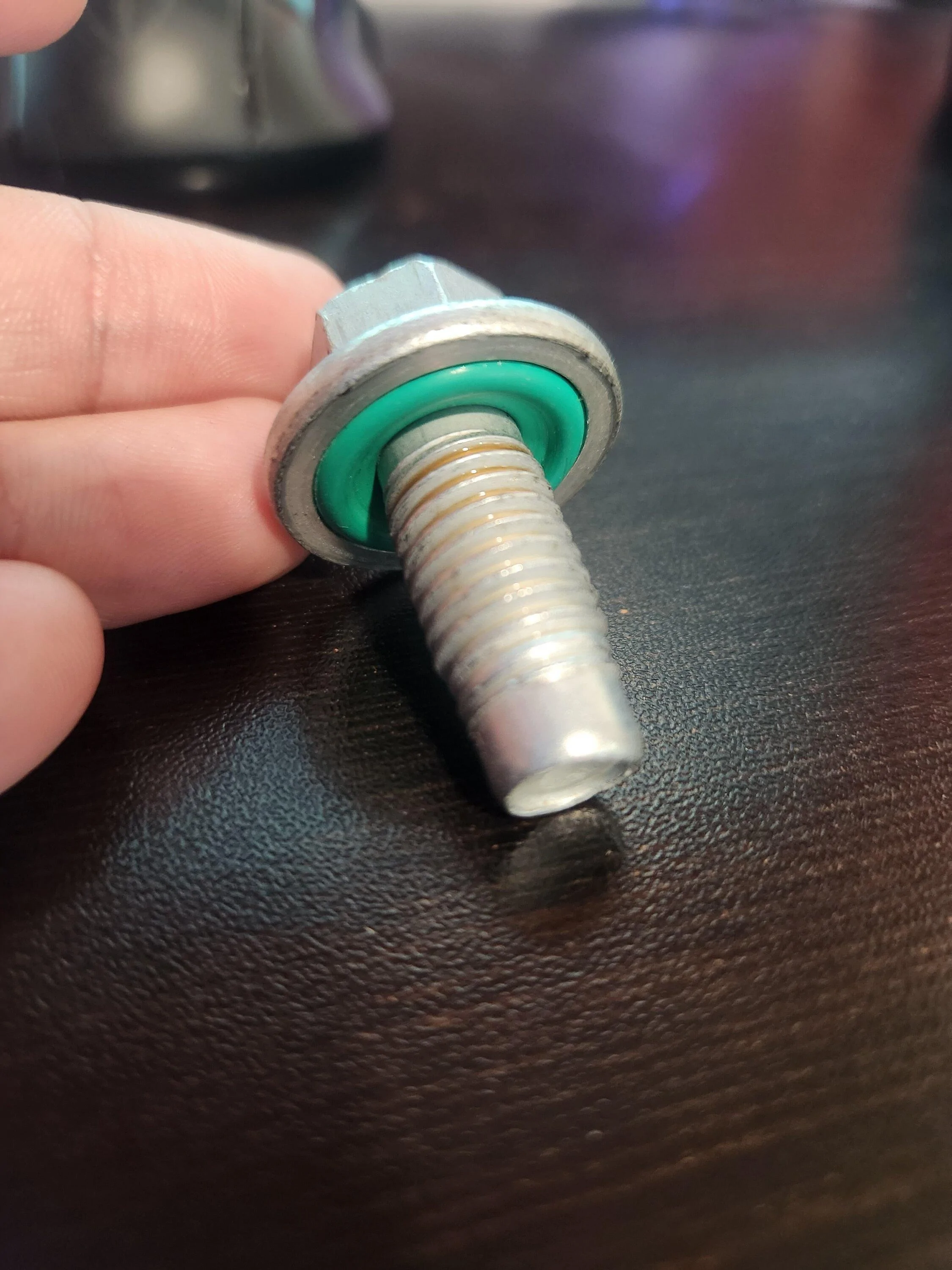 Ford Maverick 1st oil change - bad oil plug seal? 20231206_072655-jpg