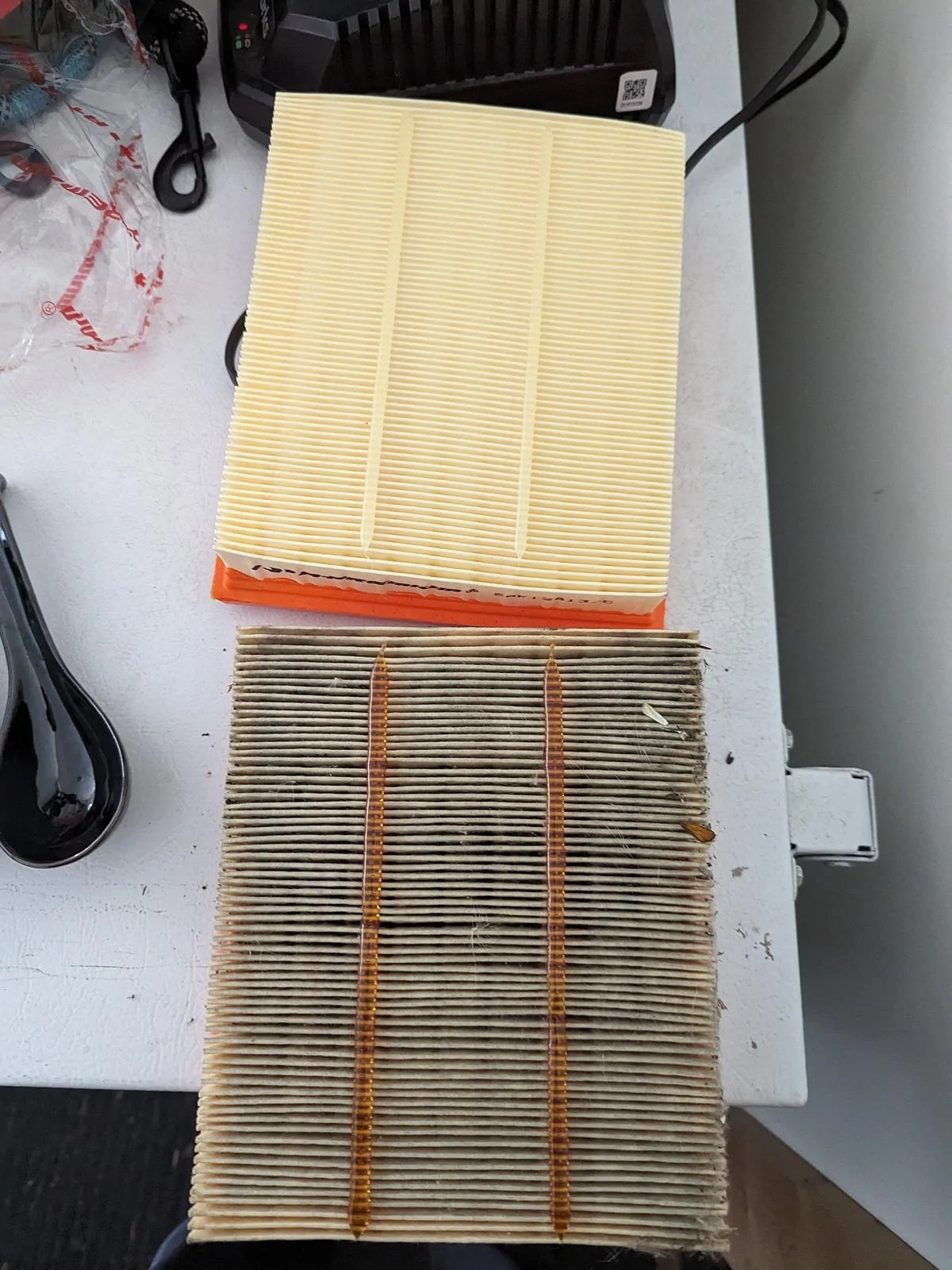 Ford Maverick Engine air filter change at 30000kms 1000031802