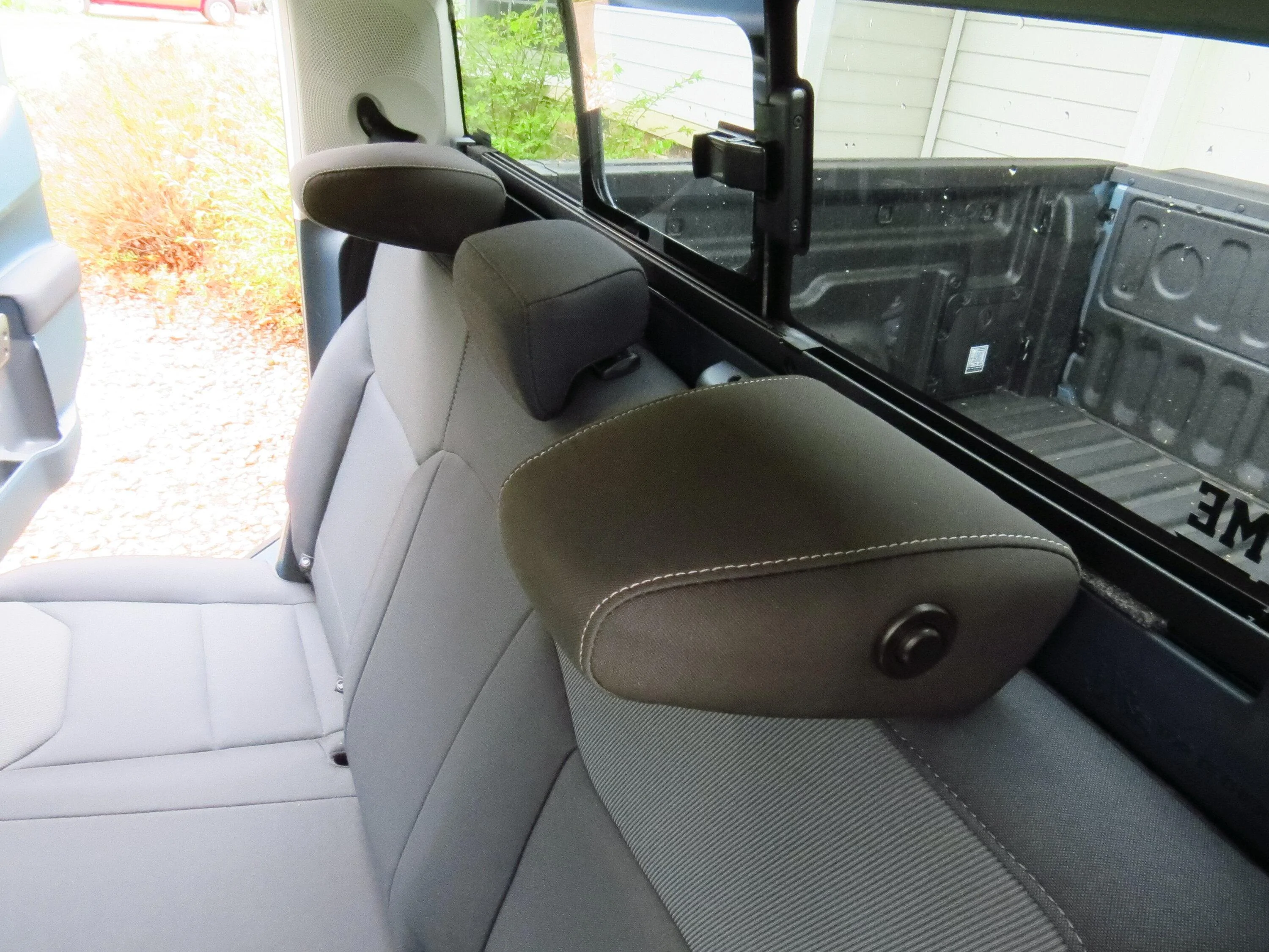 Ford Maverick Rear Folding Headrests from Escape (better rear visibility) IMG_6941