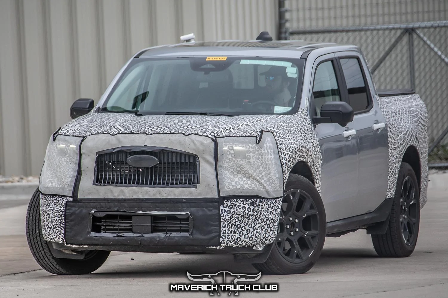 2025-maverick-lobo-st-street-truck-veritical-grille-larger-infotainment-screen-5.jpg
