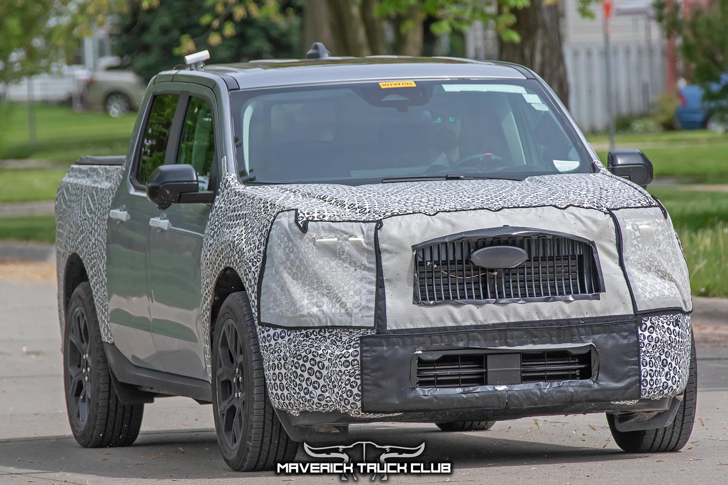 2025-maverick-lobo-st-street-truck-veritical-grille-larger-infotainment-screen-9.jpg