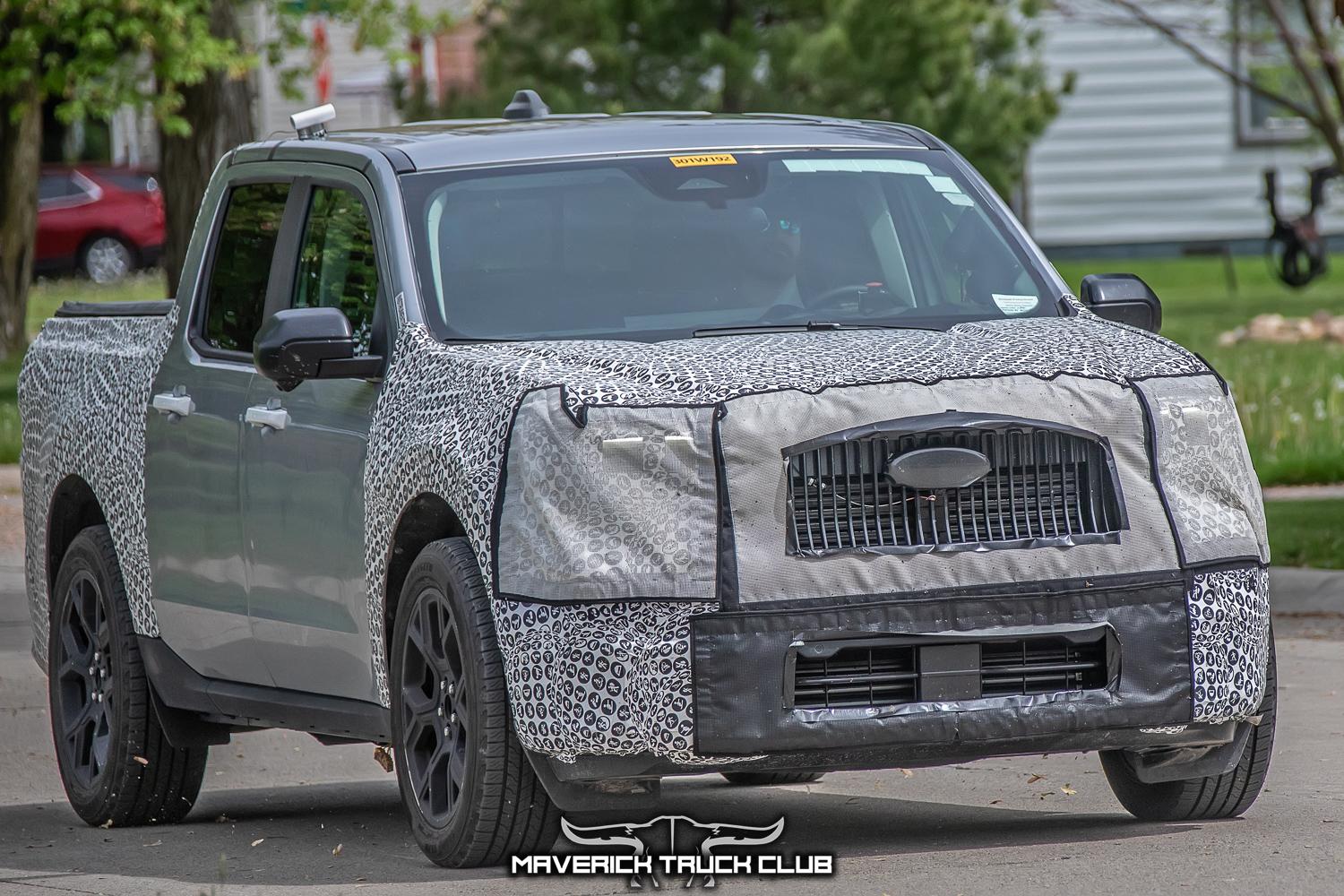 2025-maverick-lobo-st-street-truck-veritical-grille-larger-infotainment-screen-10.jpg