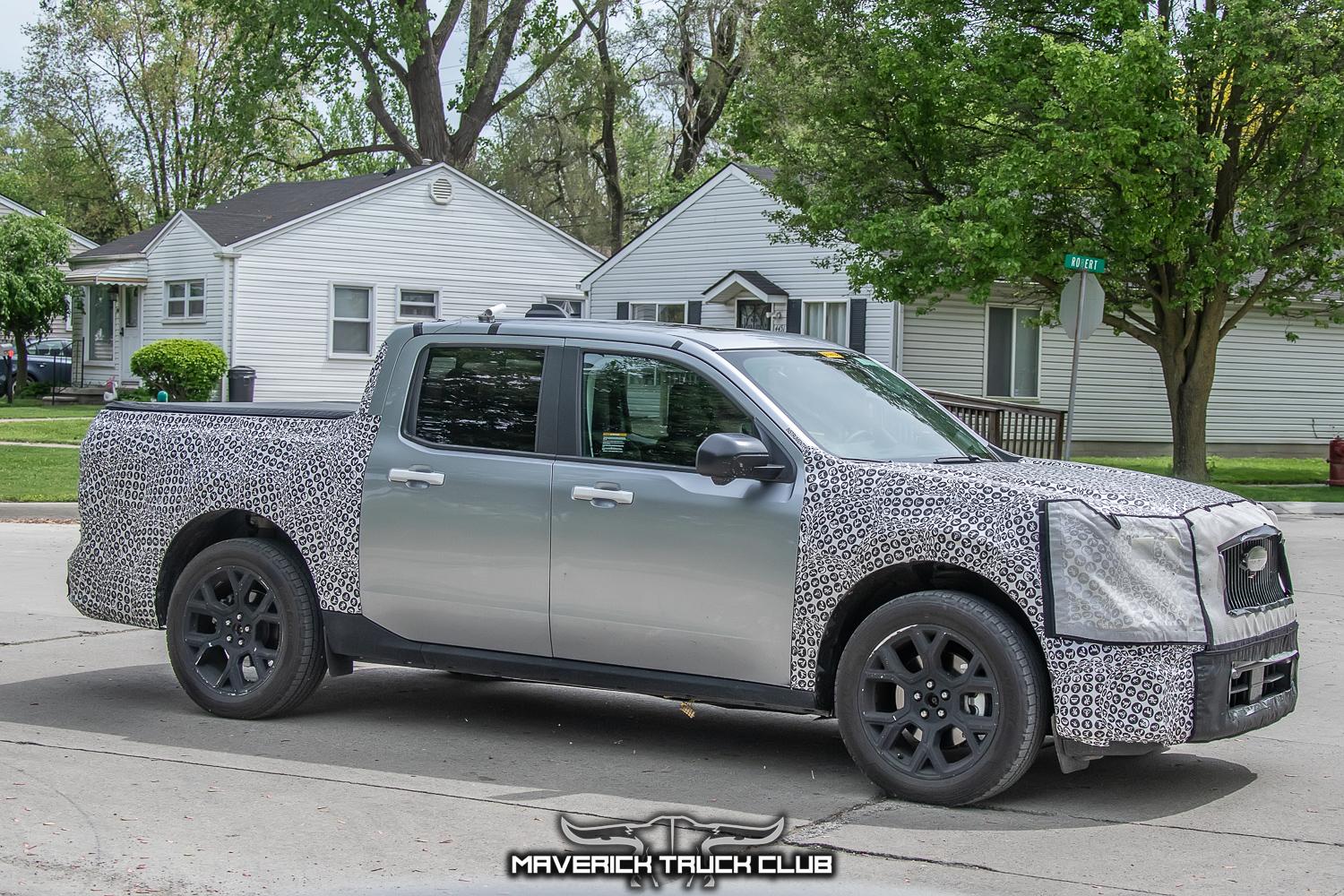 2025-maverick-lobo-st-street-truck-veritical-grille-larger-infotainment-screen-13.jpg