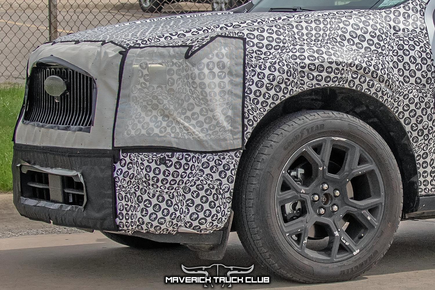 2025-maverick-lobo-st-street-truck-veritical-grille-larger-infotainment-screen-17.jpg
