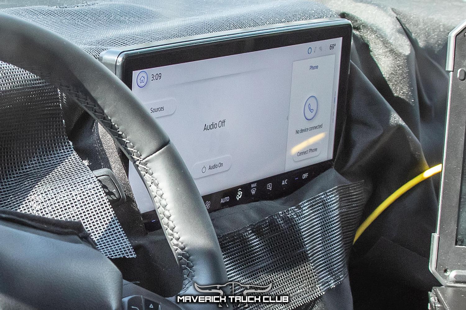 2025-maverick-lobo-st-street-truck-veritical-grille-larger-infotainment-screen-24.jpg