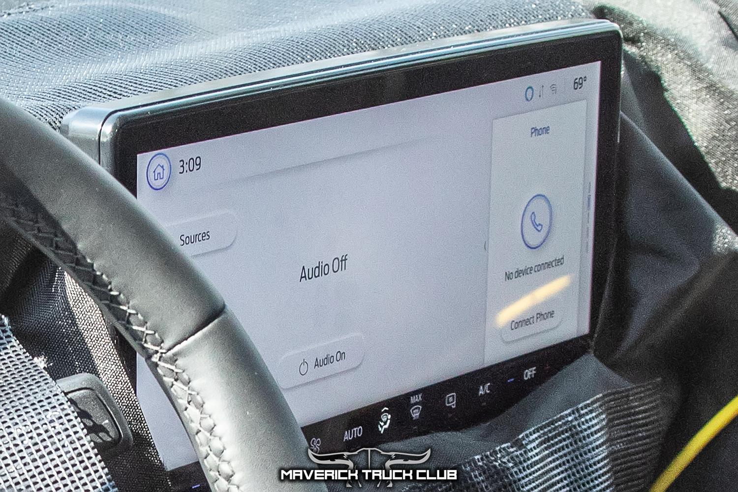 2025-maverick-lobo-st-street-truck-veritical-grille-larger-infotainment-screen-26.jpg