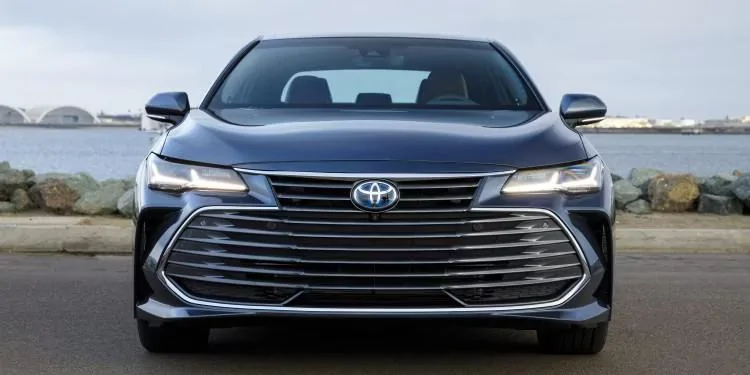 Ford Maverick Spied: Maverick Refresh Lobo ST Street Truck Reveals New Vertical Grille Design & 13" Infotainment Screen 2021-toyota-avalon-Cropped