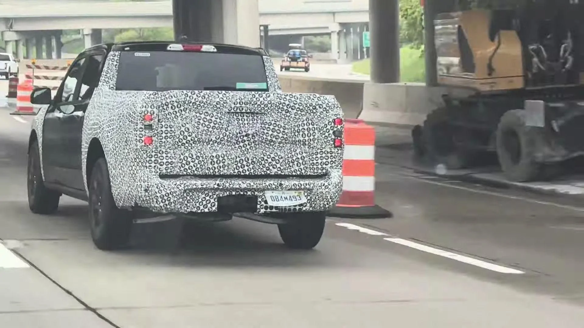 Ford Maverick Video: 2025 Maverick Refresh Spied Highway Testing 2025-ford-maverick-facelift-spied-with-sync-4-infotainment-minor-styling-updates_3