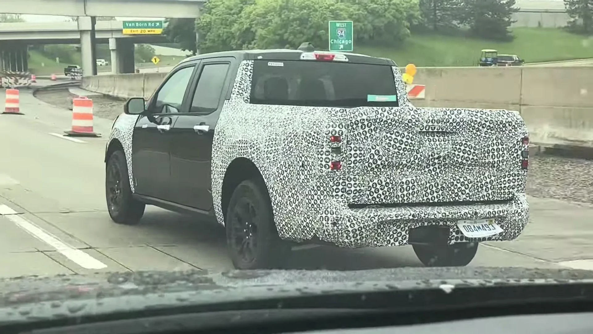 Ford Maverick Video: 2025 Maverick Refresh Spied Highway Testing 2025-ford-maverick-facelift-spied-with-sync-4-infotainment-minor-styling-updates_4